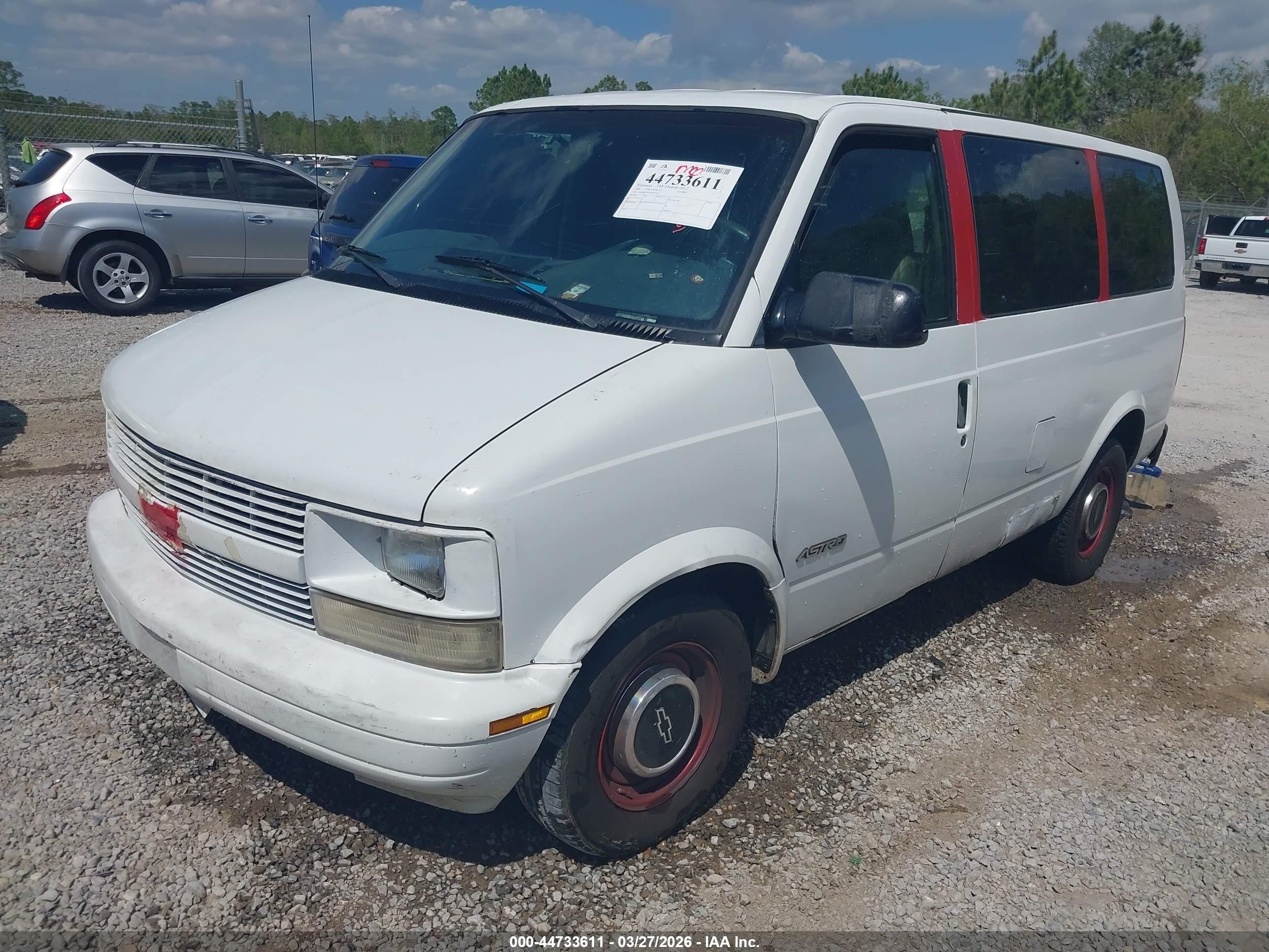 1999 Chevrolet Astro   White vin: 1GNDM19W4XB192628