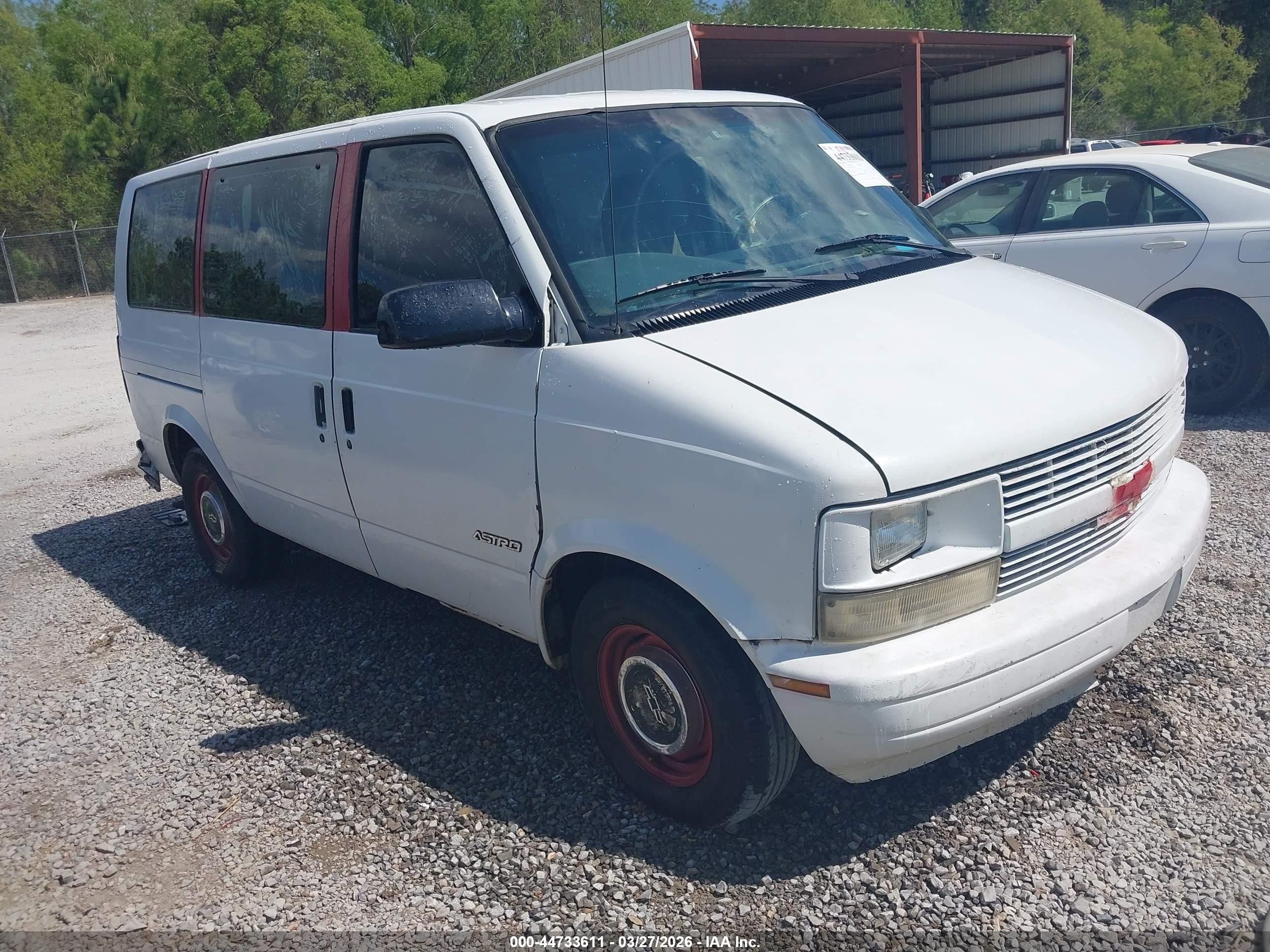 1999 Chevrolet Astro   White vin: 1GNDM19W4XB192628