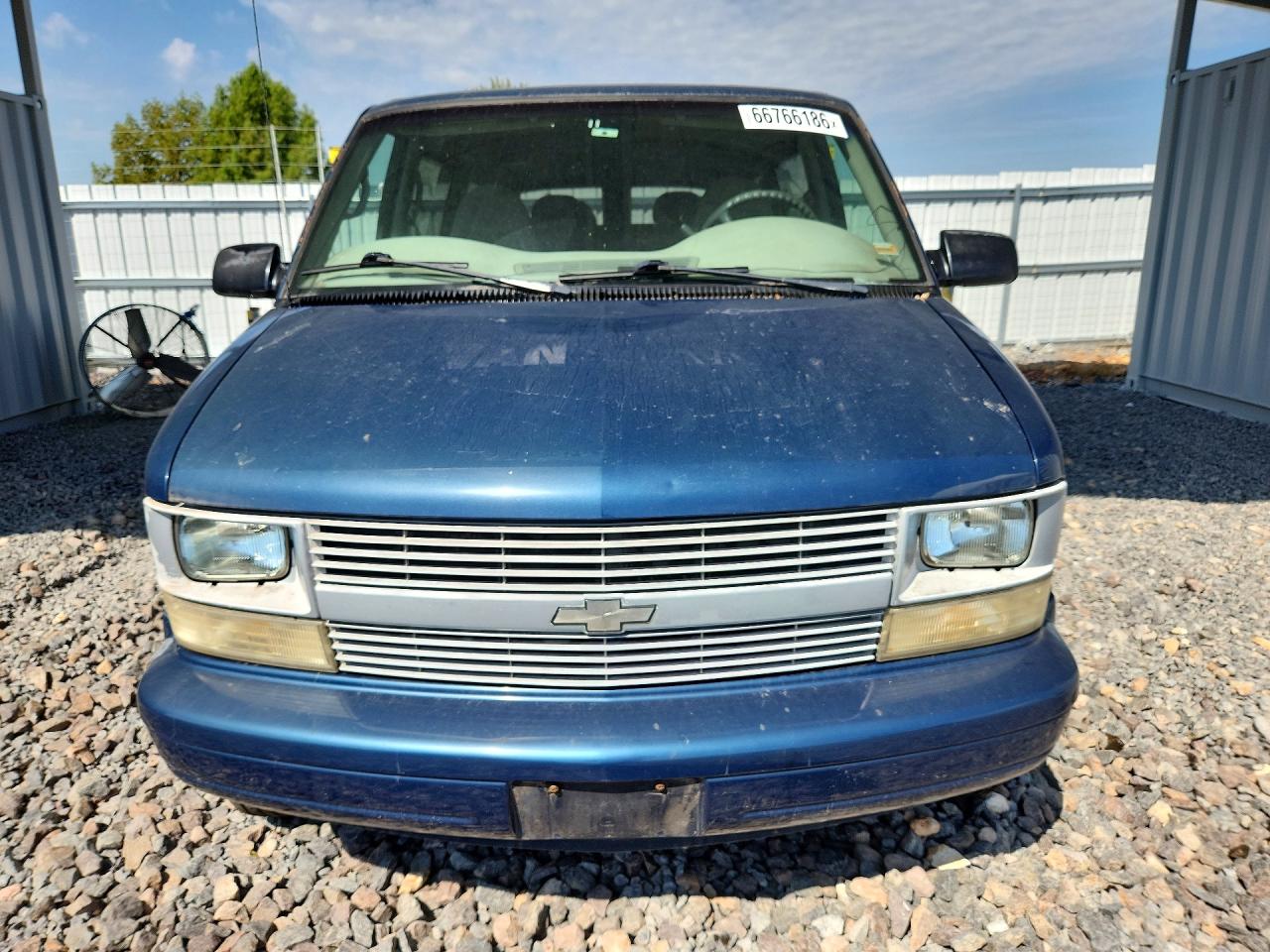 2000 Chevrolet Astro Blue vin: 1GNDM19W4YB178617