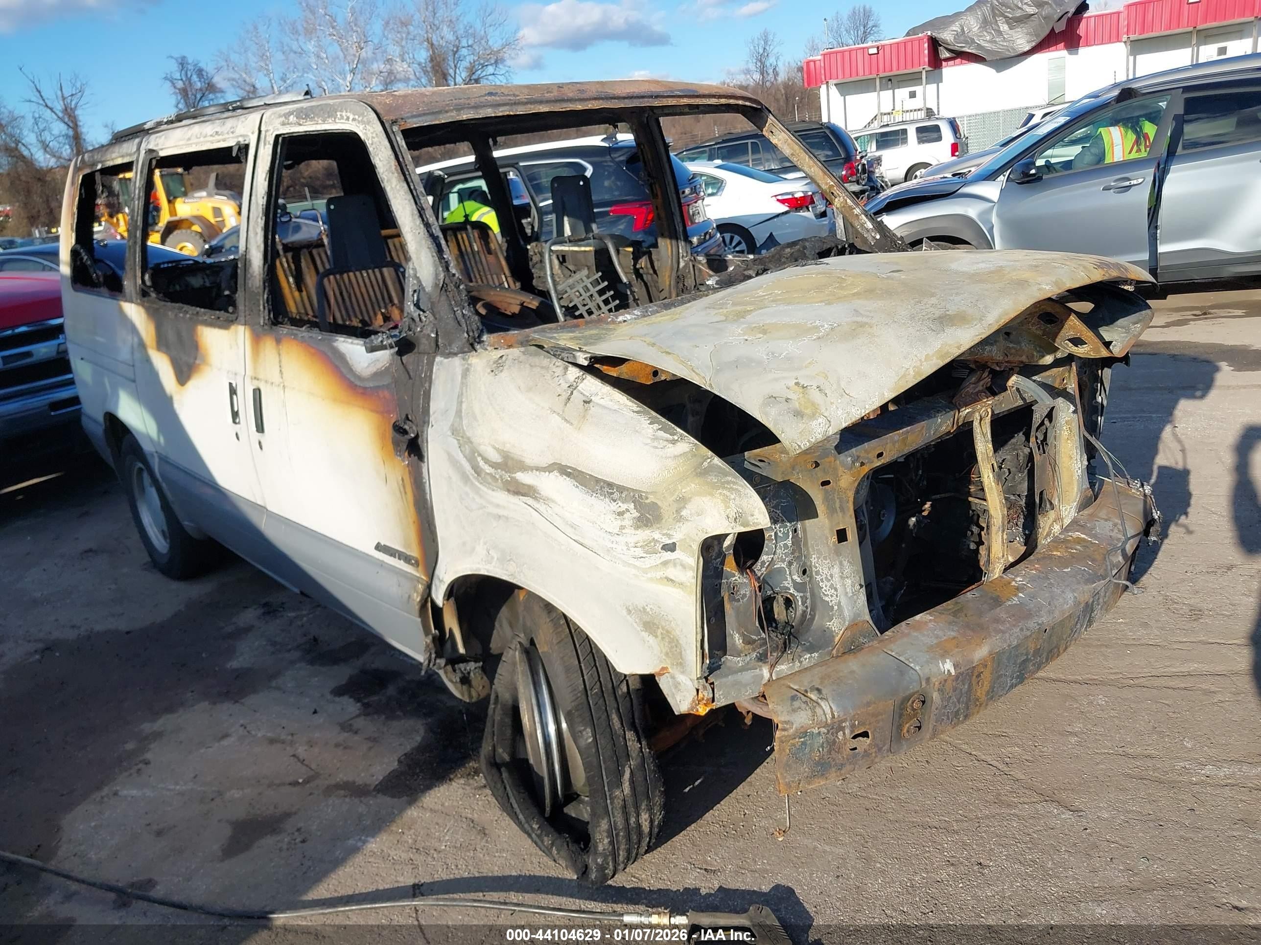 2000 Chevrolet Astro   Белый vin: 1GNDM19W4YB186944