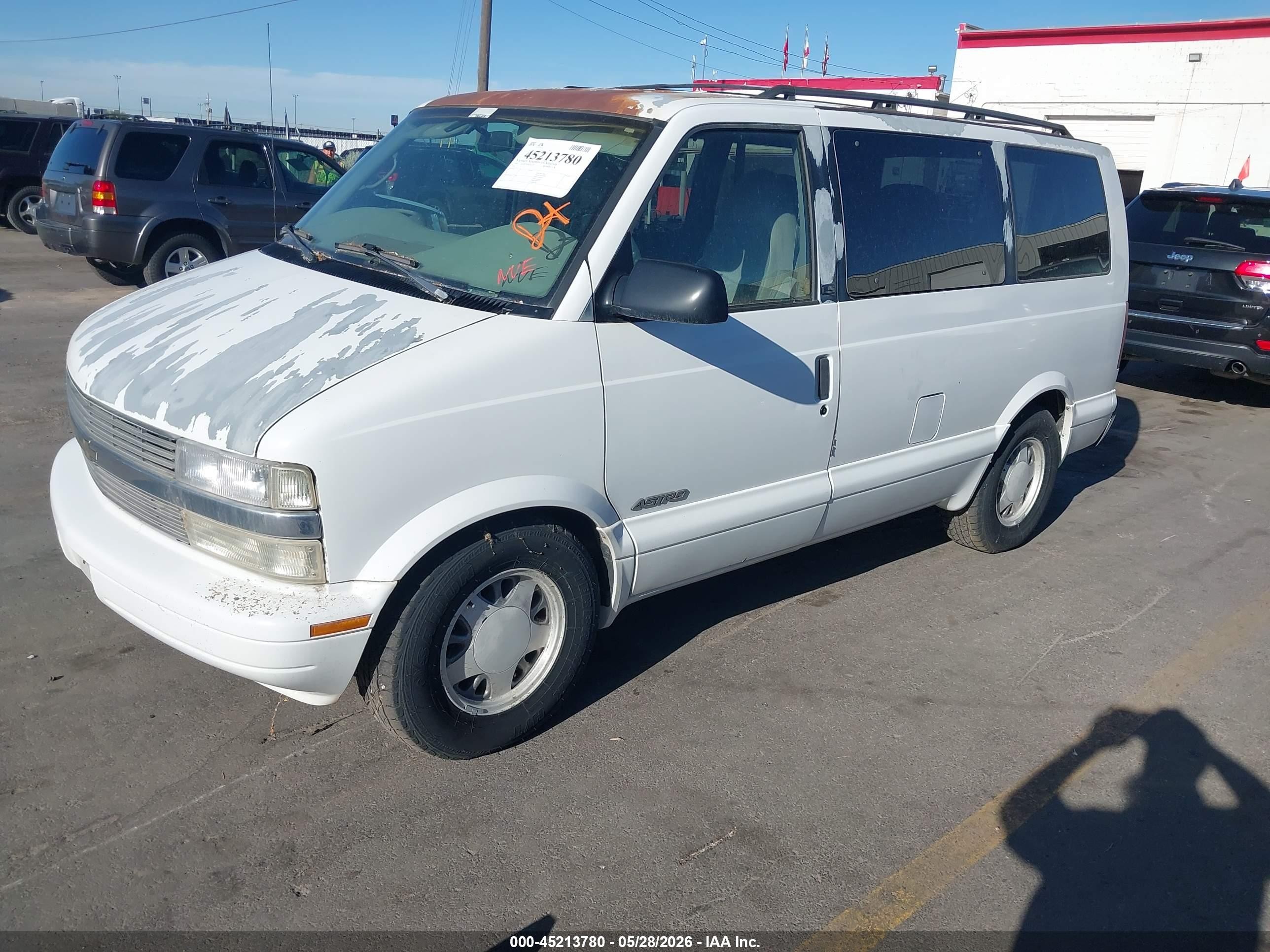1997 Chevrolet Astro   White vin: 1GNDM19W5VB141622
