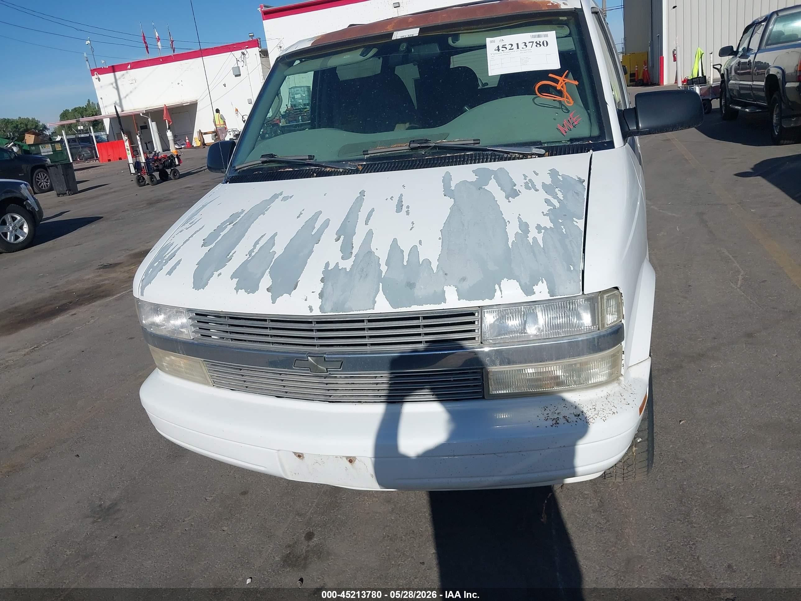 1997 Chevrolet Astro   White vin: 1GNDM19W5VB141622