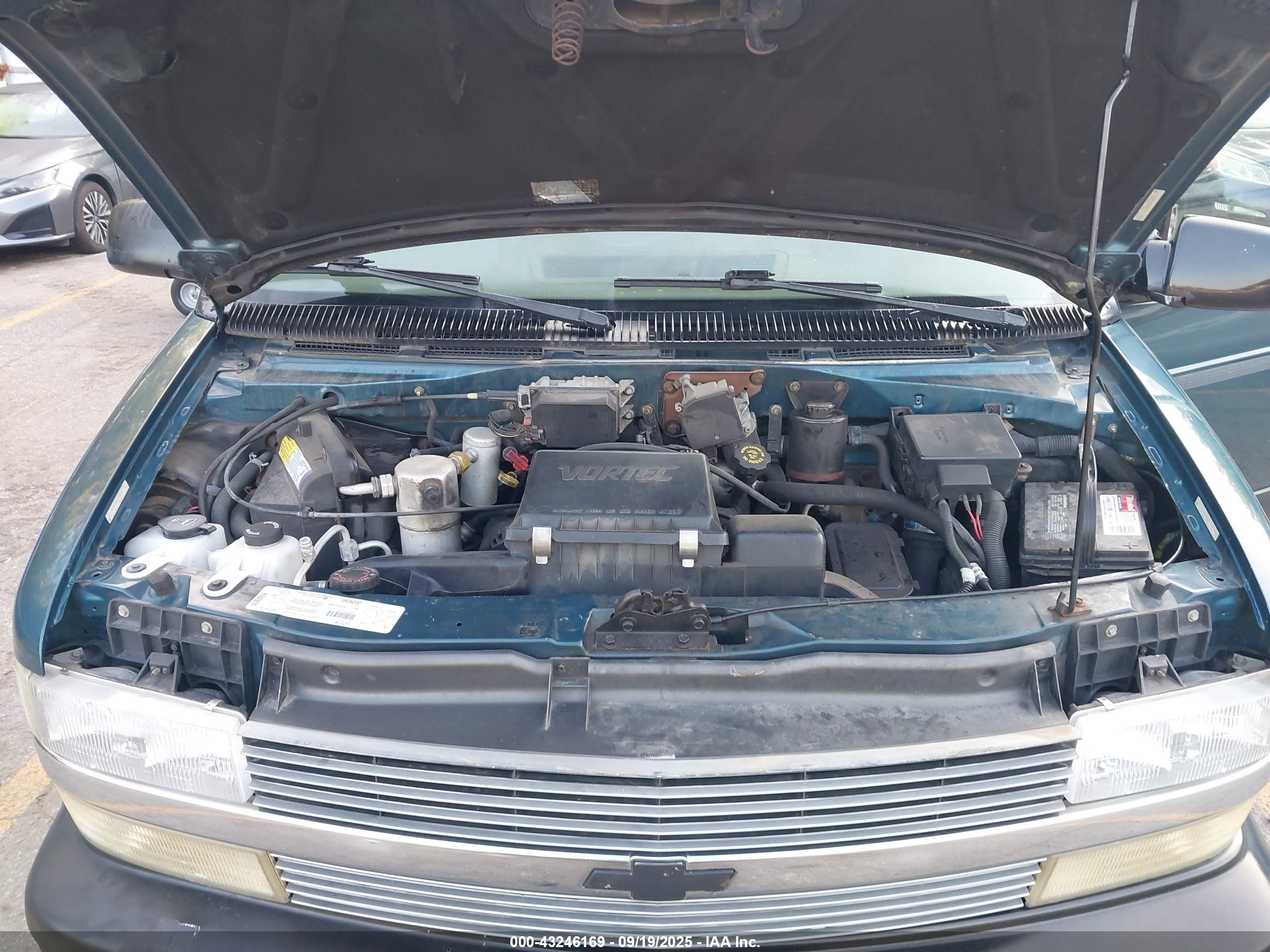 1999 Chevrolet Astro   Green vin: 1GNDM19W5XB113273
