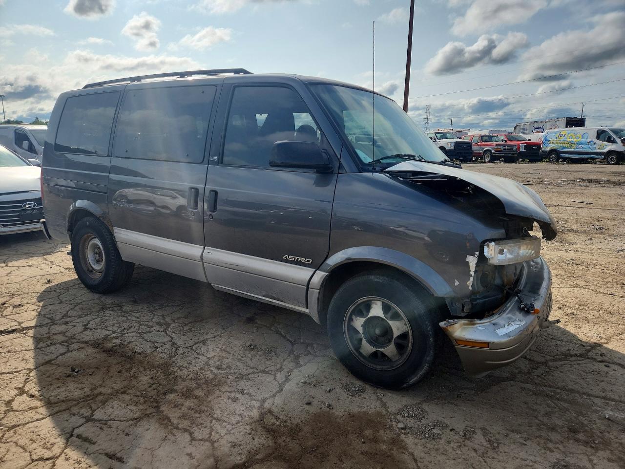 2000 Chevrolet Astro Gray vin: 1GNDM19W5YB135226