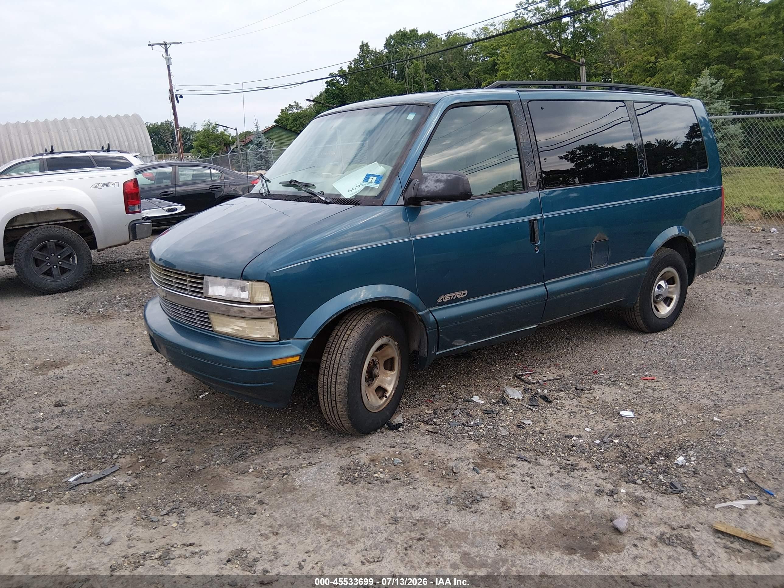 2000 Chevrolet Astro   Blue vin: 1GNDM19W5YB190095