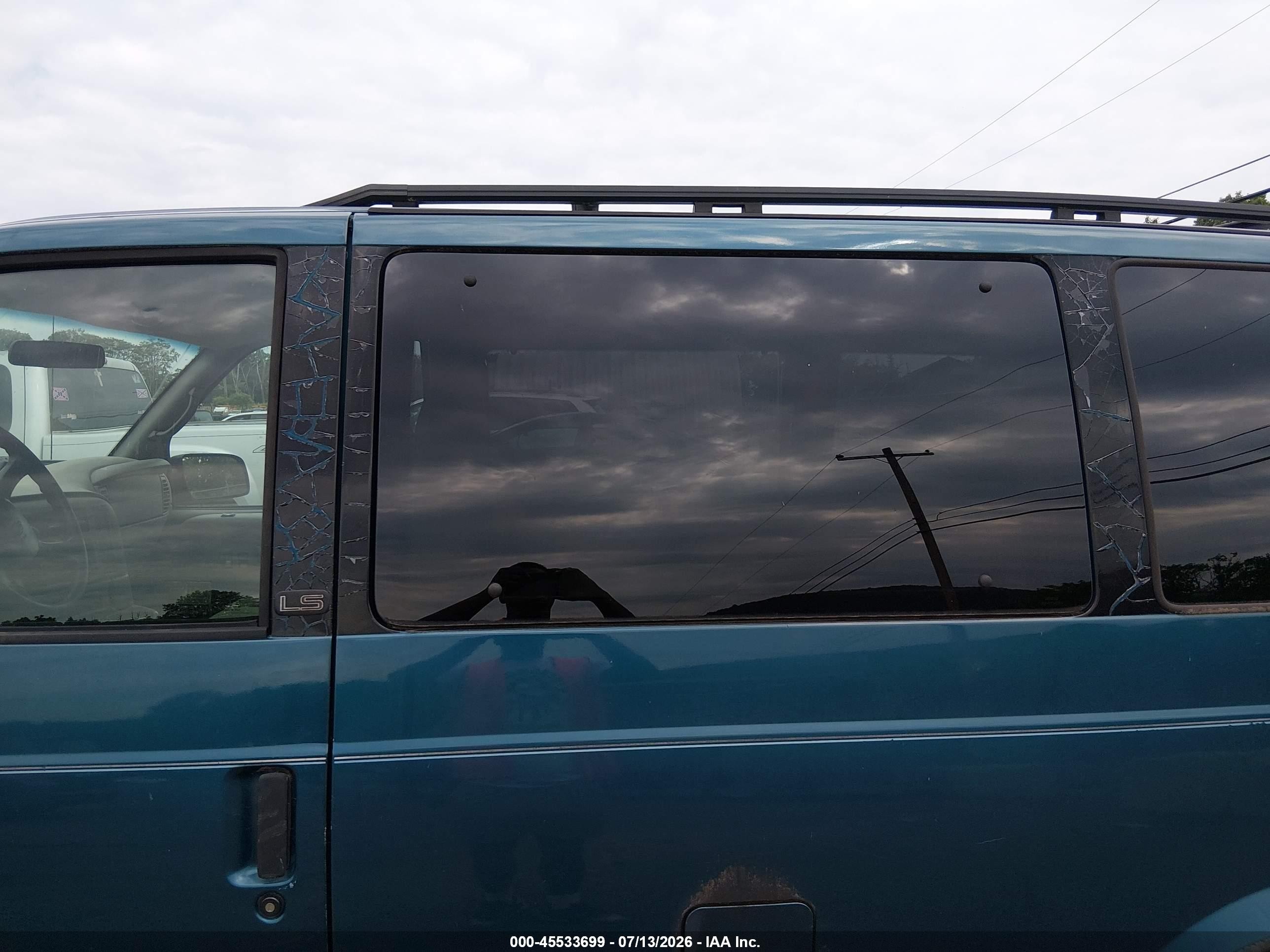 2000 Chevrolet Astro   Blue vin: 1GNDM19W5YB190095
