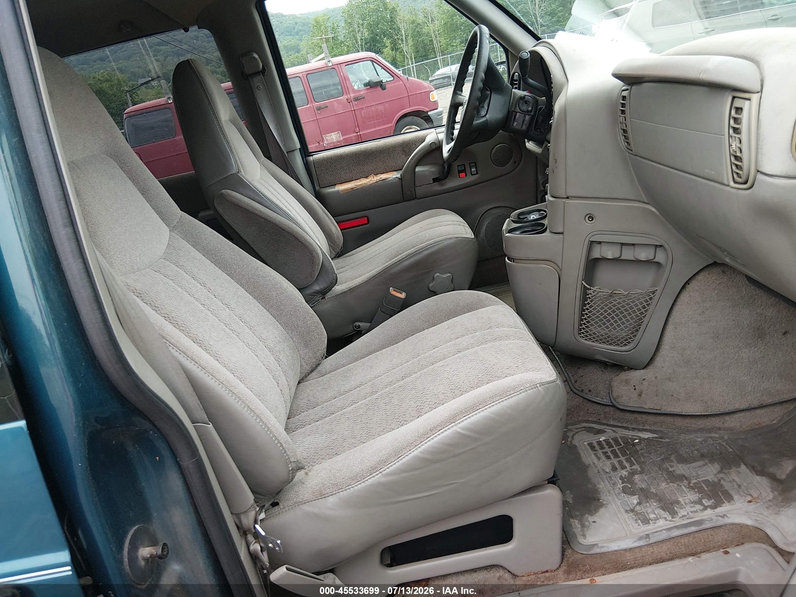 2000 Chevrolet Astro   Blue vin: 1GNDM19W5YB190095