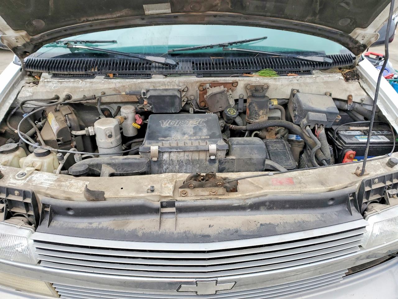 1999 Chevrolet Astro White vin: 1GNDM19W6XB154107