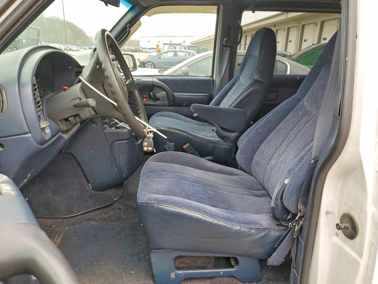 1999 Chevrolet Astro White vin: 1GNDM19W6XB154107