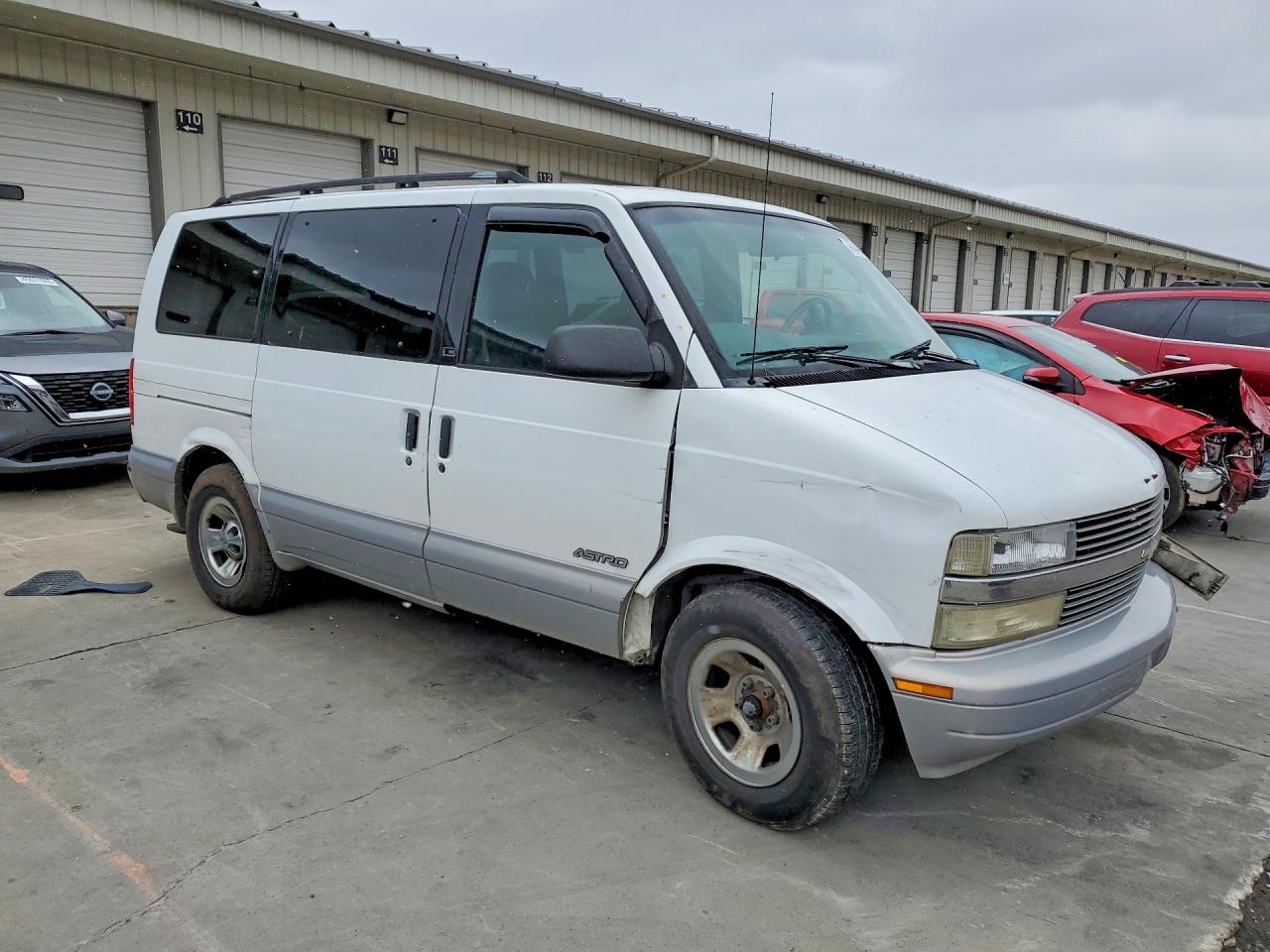 1999 Chevrolet Astro White vin: 1GNDM19W6XB154107