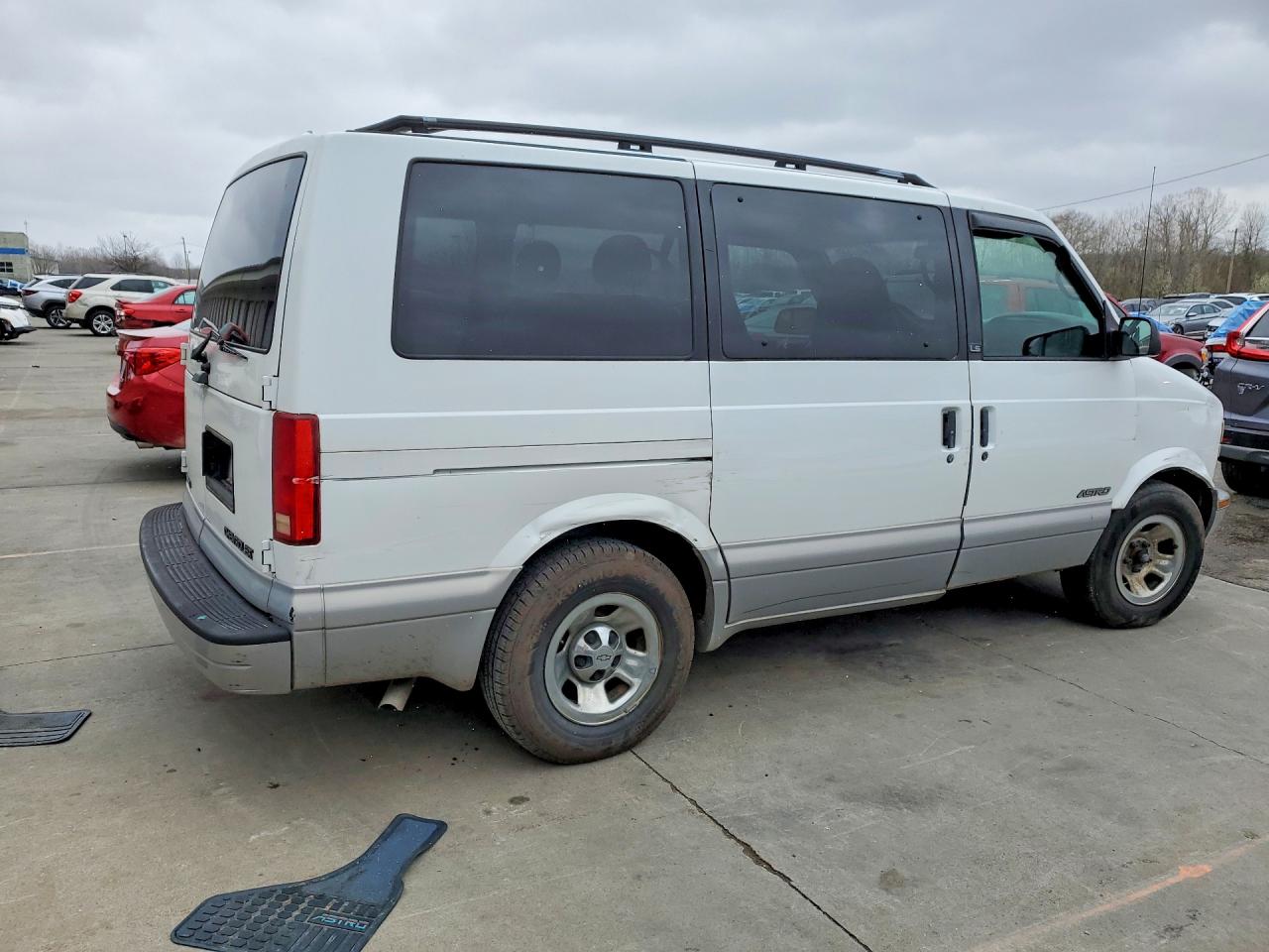 1999 Chevrolet Astro White vin: 1GNDM19W6XB154107