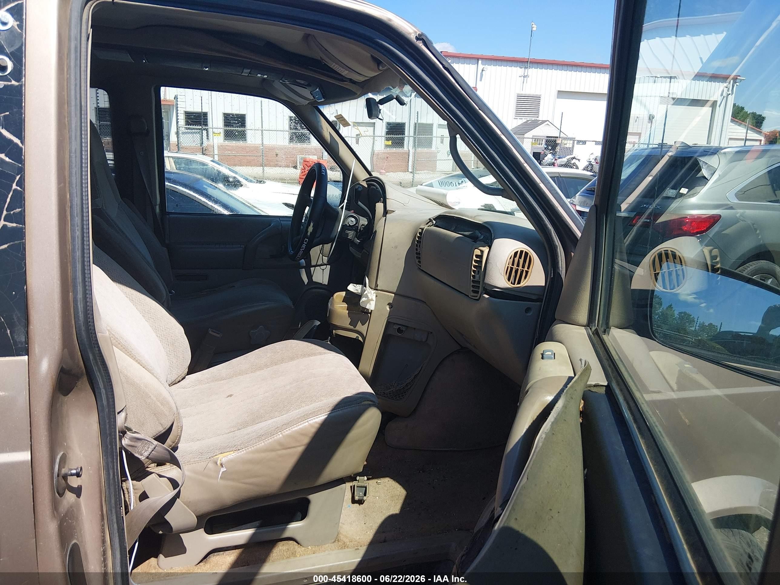 1999 Chevrolet Astro Passenger   Brown vin: 1GNDM19W6XB182733