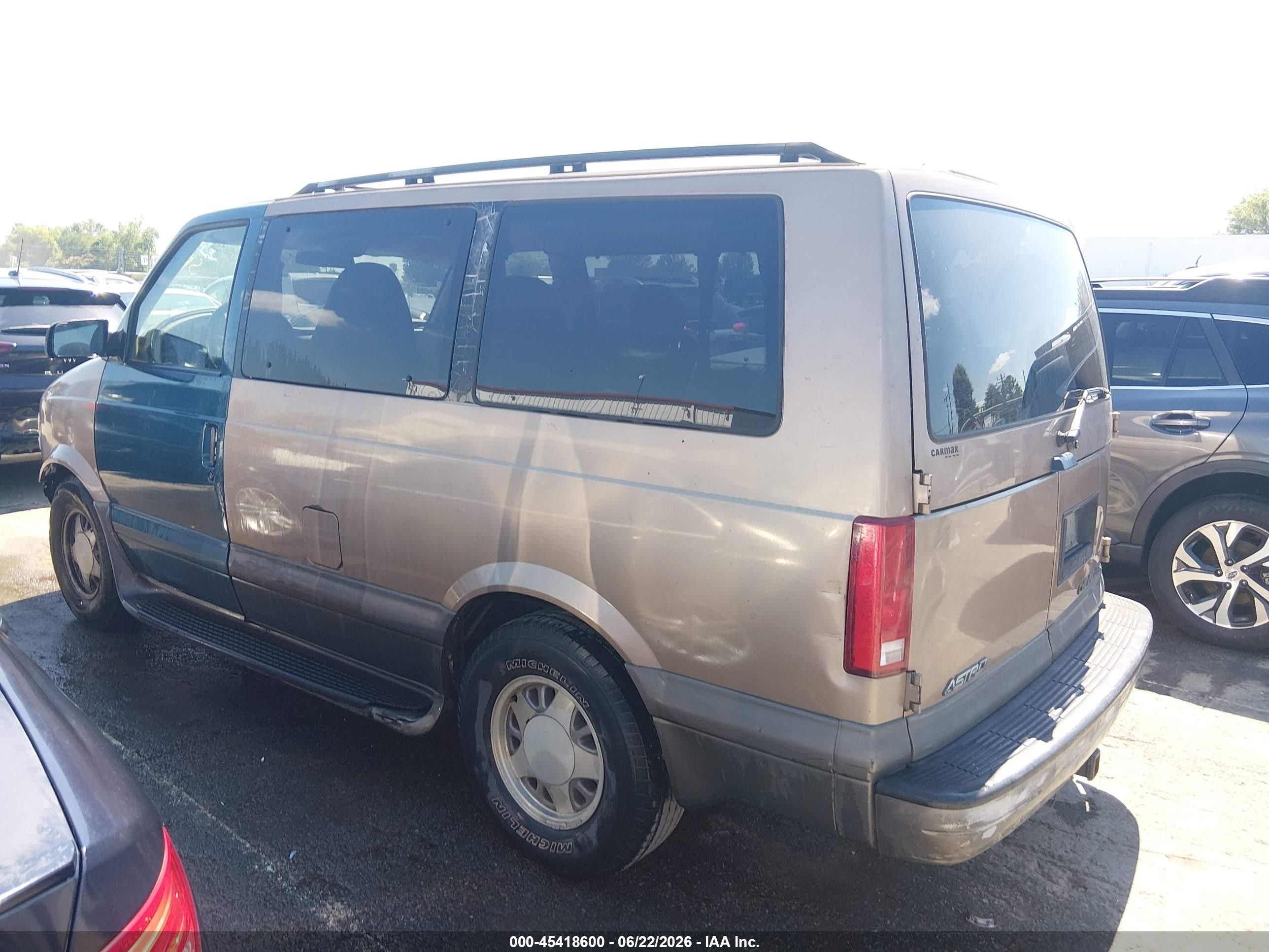 1999 Chevrolet Astro Passenger   Brown vin: 1GNDM19W6XB182733