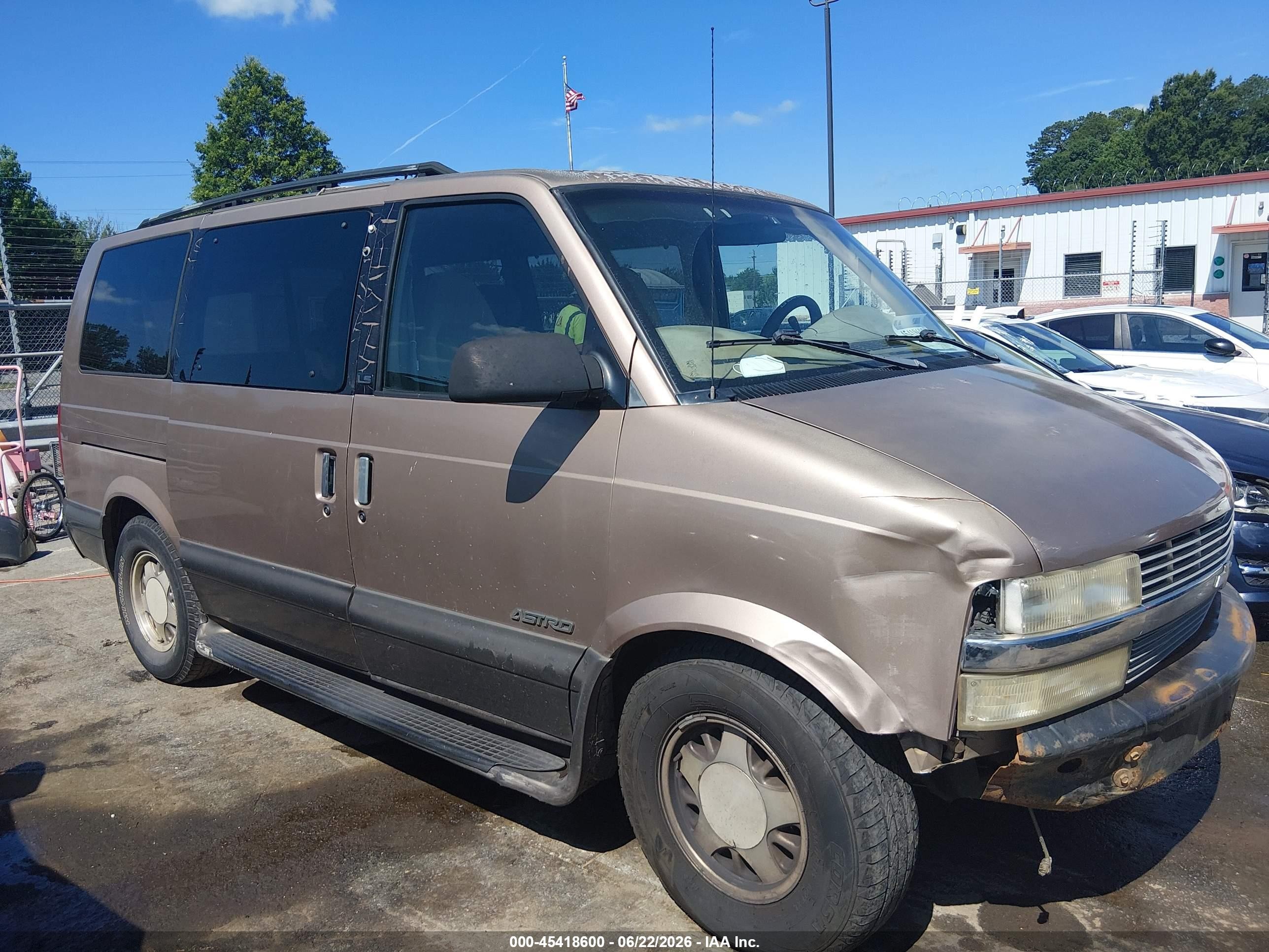 1999 Chevrolet Astro Passenger   Brown vin: 1GNDM19W6XB182733