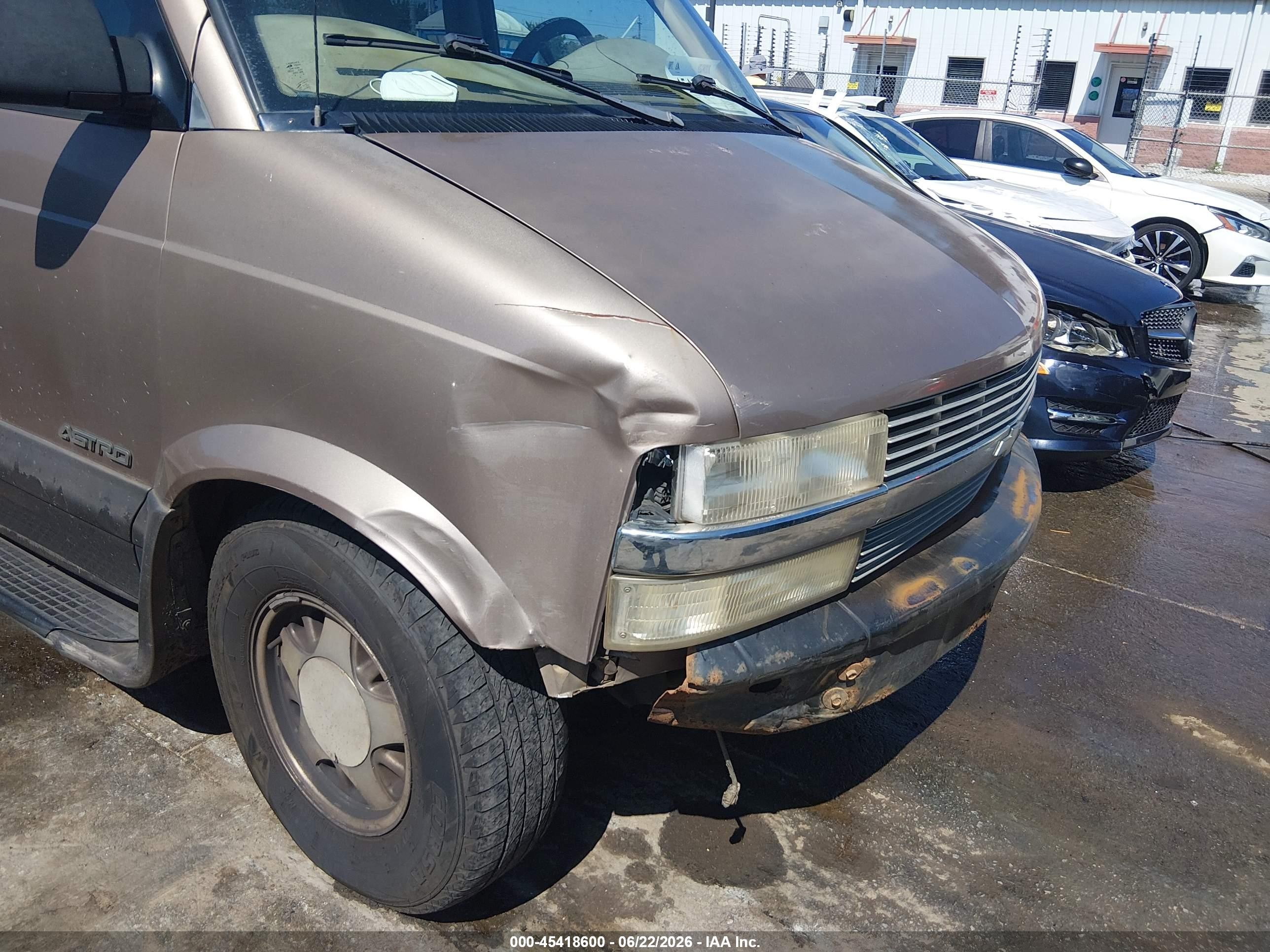 1999 Chevrolet Astro Passenger   Brown vin: 1GNDM19W6XB182733