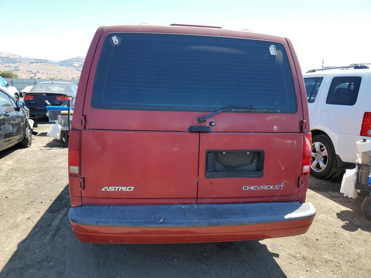 1999 Chevrolet Astro Red vin: 1GNDM19W7XB195832