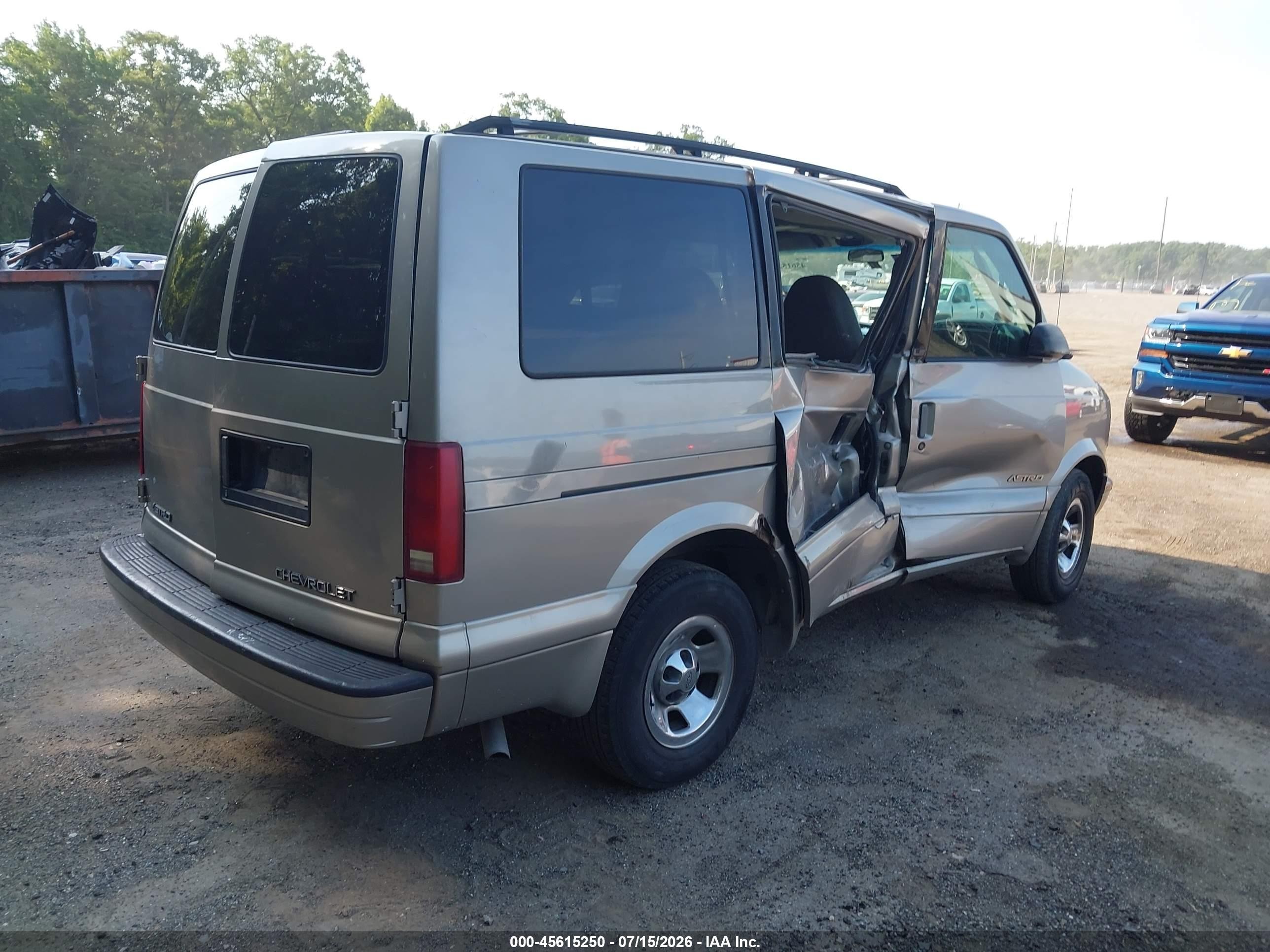 2001 Chevrolet Astro Ls Gold vin: 1GNDM19W81B152320