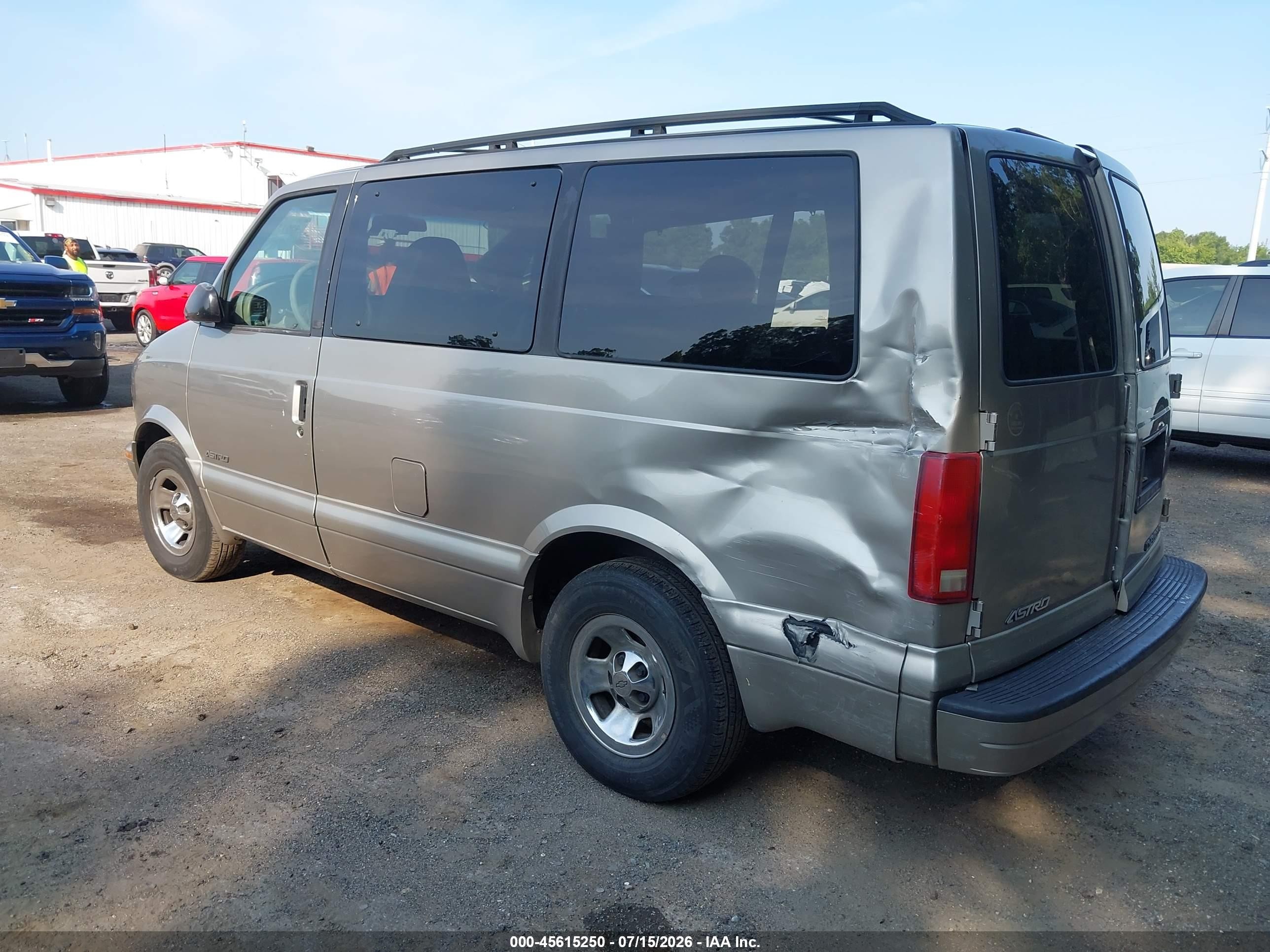 2001 Chevrolet Astro Ls Gold vin: 1GNDM19W81B152320