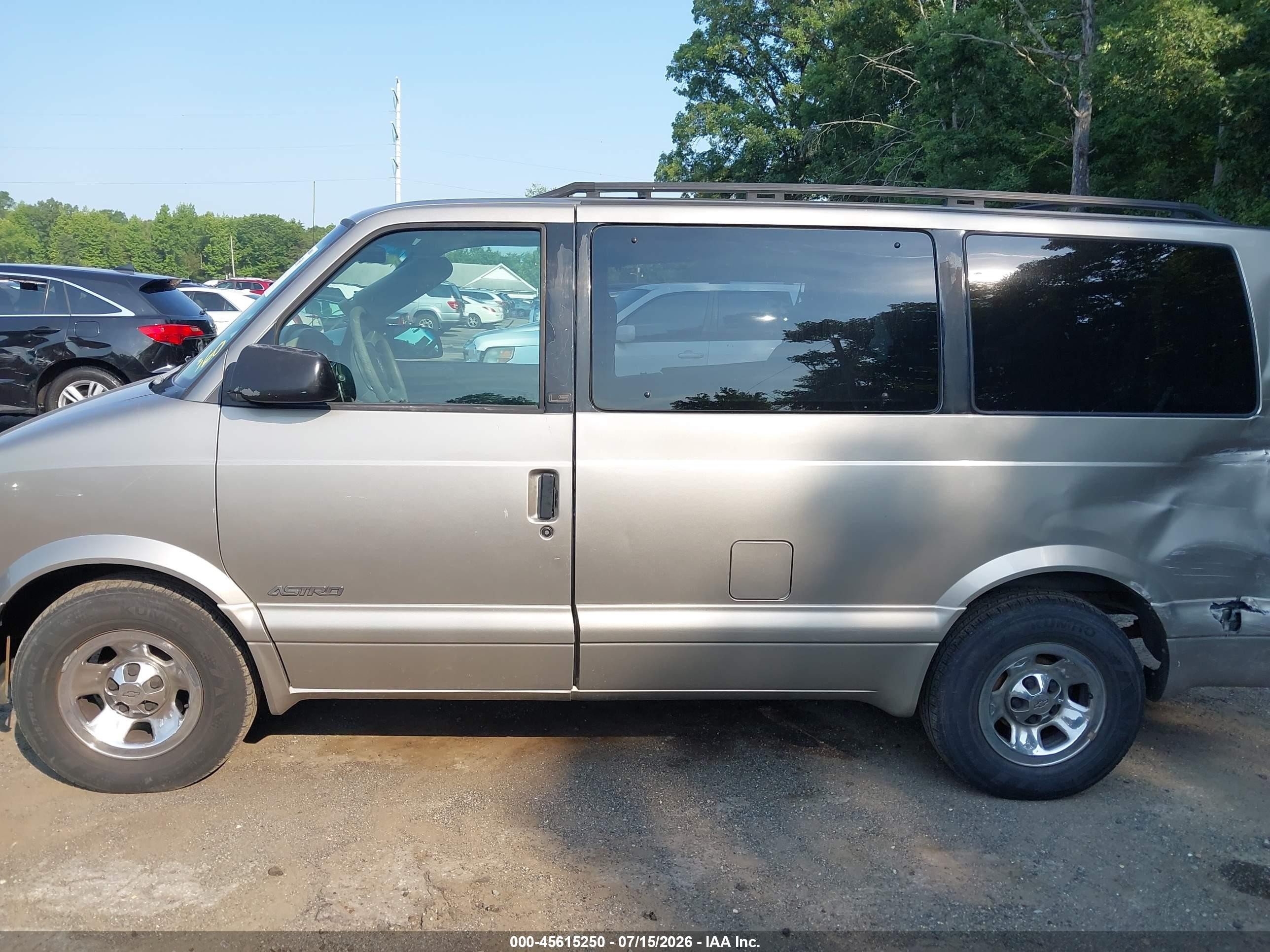 2001 Chevrolet Astro Ls Gold vin: 1GNDM19W81B152320
