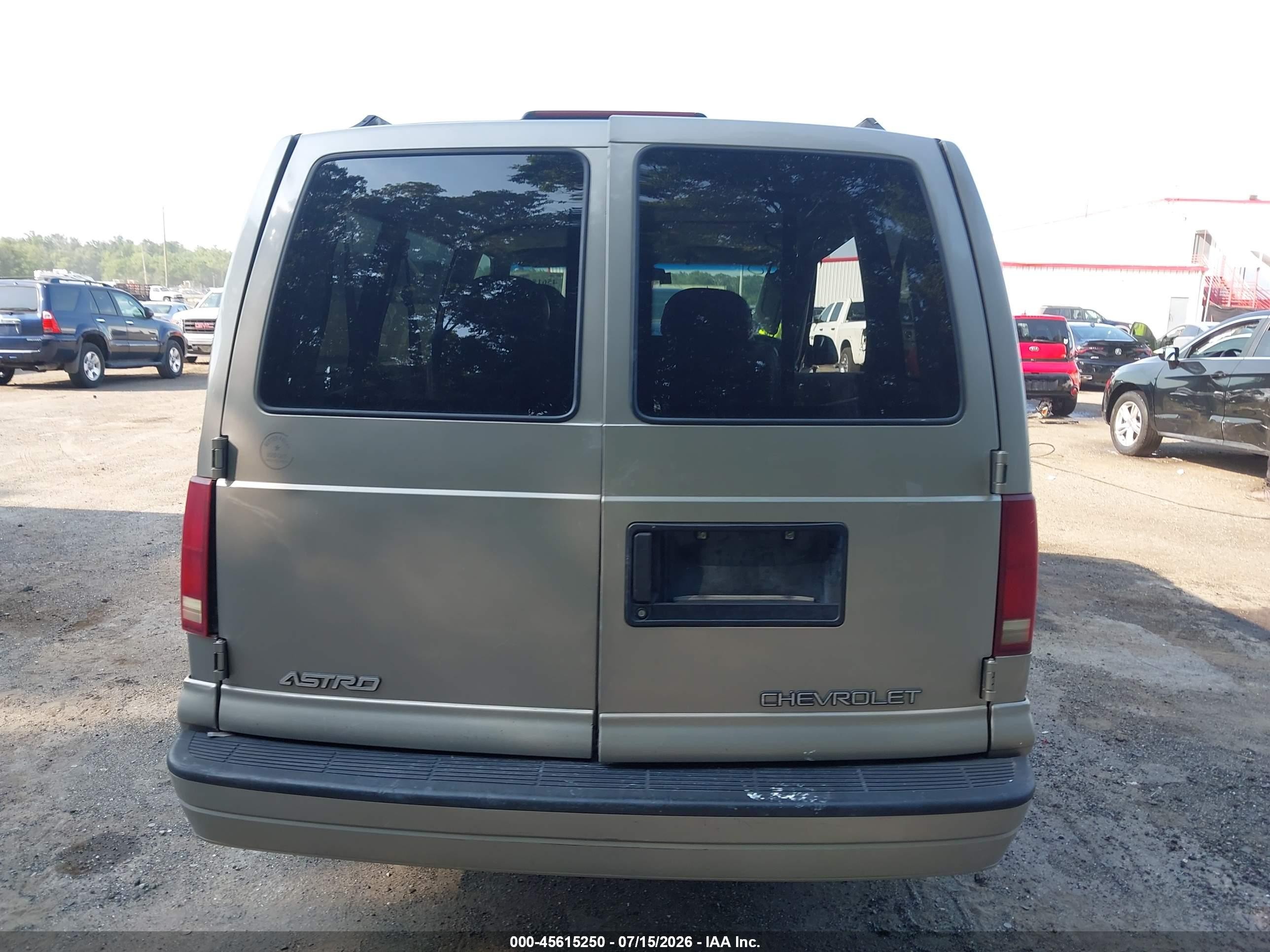 2001 Chevrolet Astro Ls Gold vin: 1GNDM19W81B152320