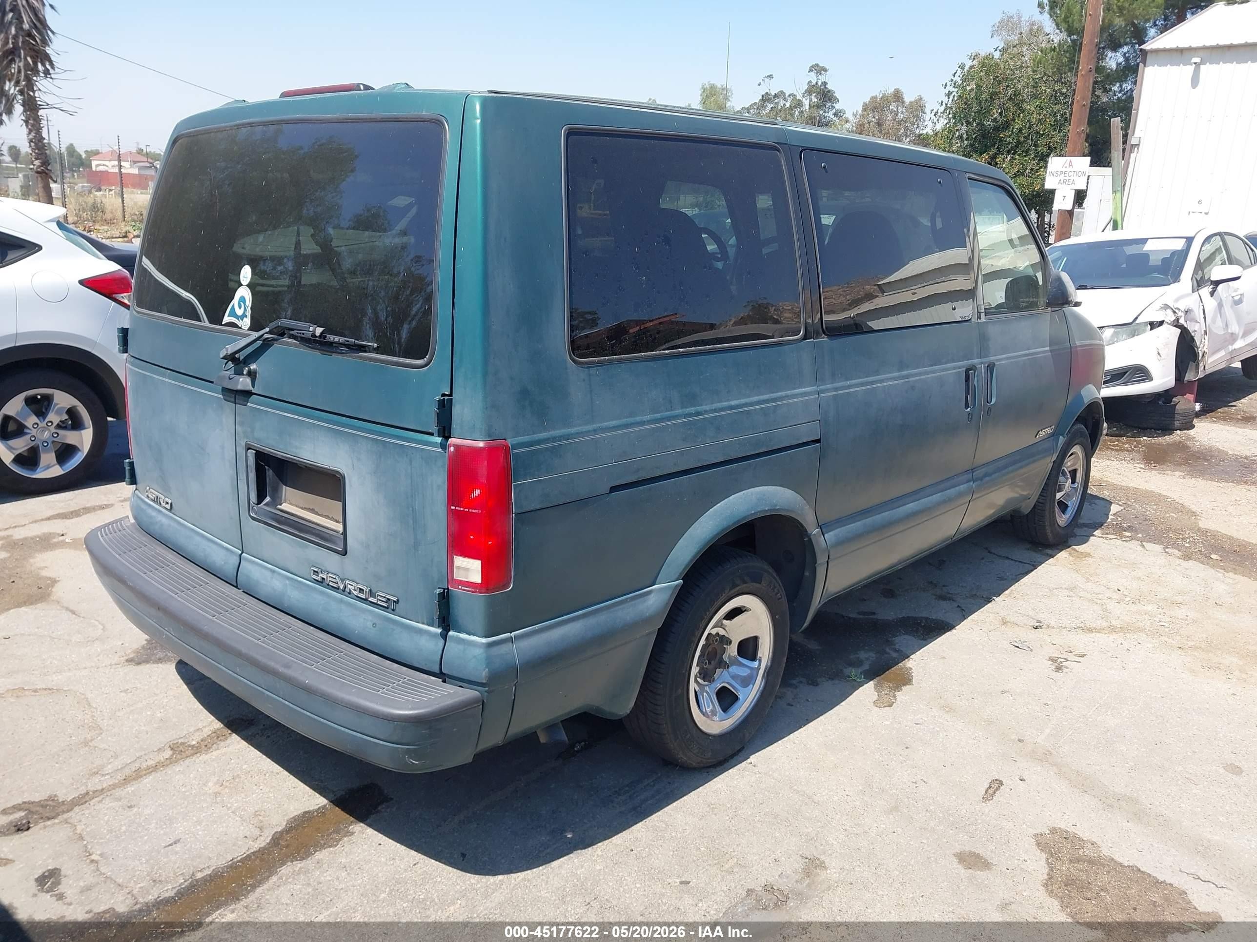 1998 Chevrolet Astro   Green vin: 1GNDM19W8WB204519