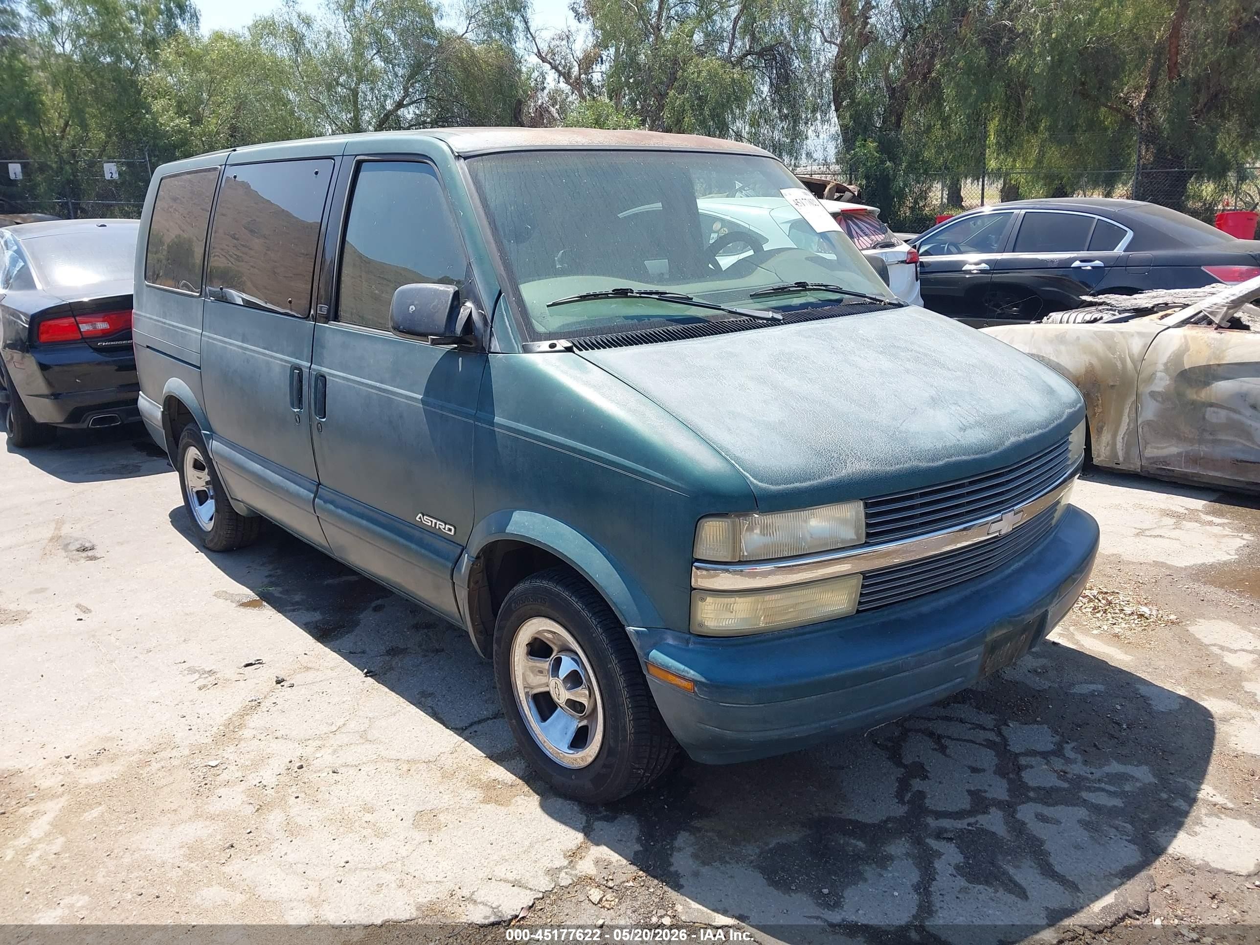 1998 Chevrolet Astro   Зеленый vin: 1GNDM19W8WB204519