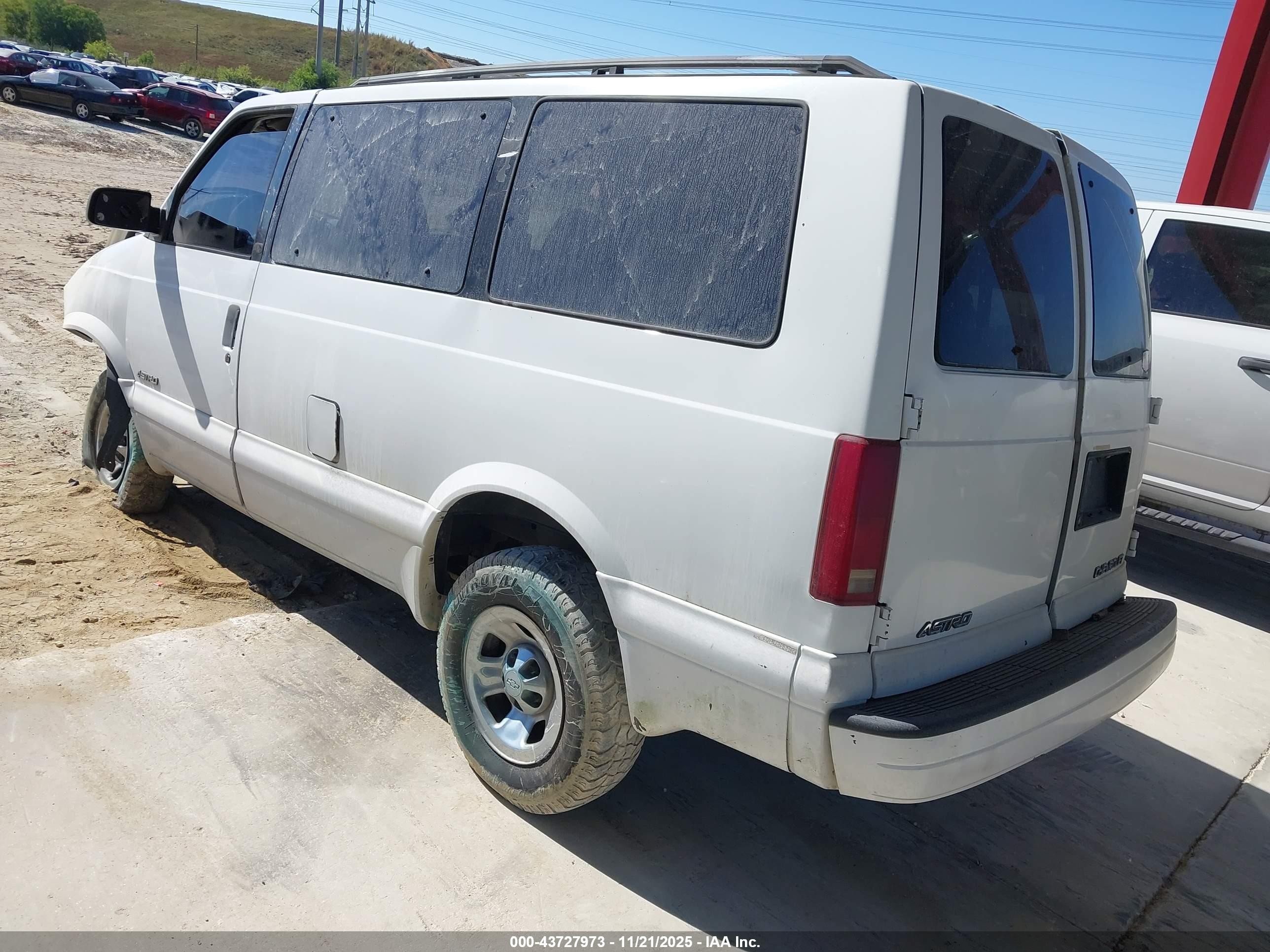 2000 Chevrolet Astro   Белый vin: 1GNDM19W8YB102091