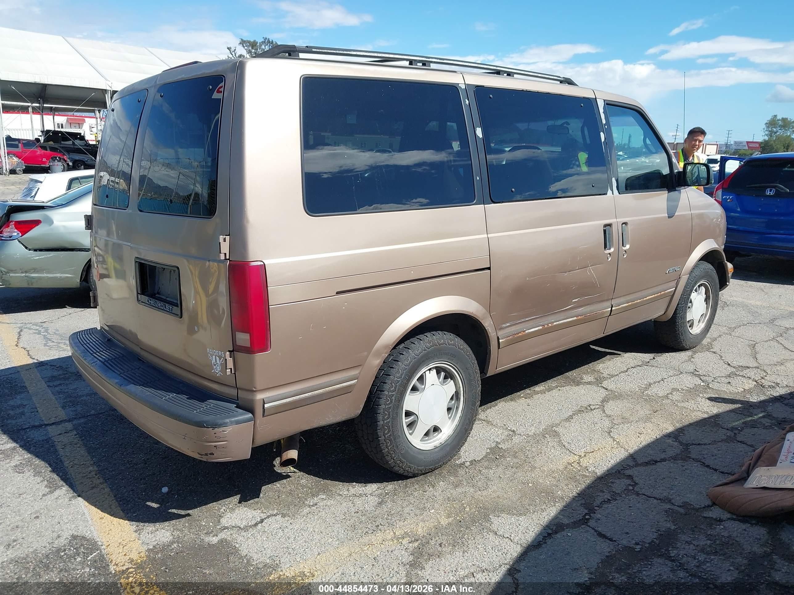 1995 Chevrolet Astro   Brown vin: 1GNDM19W9SB262293