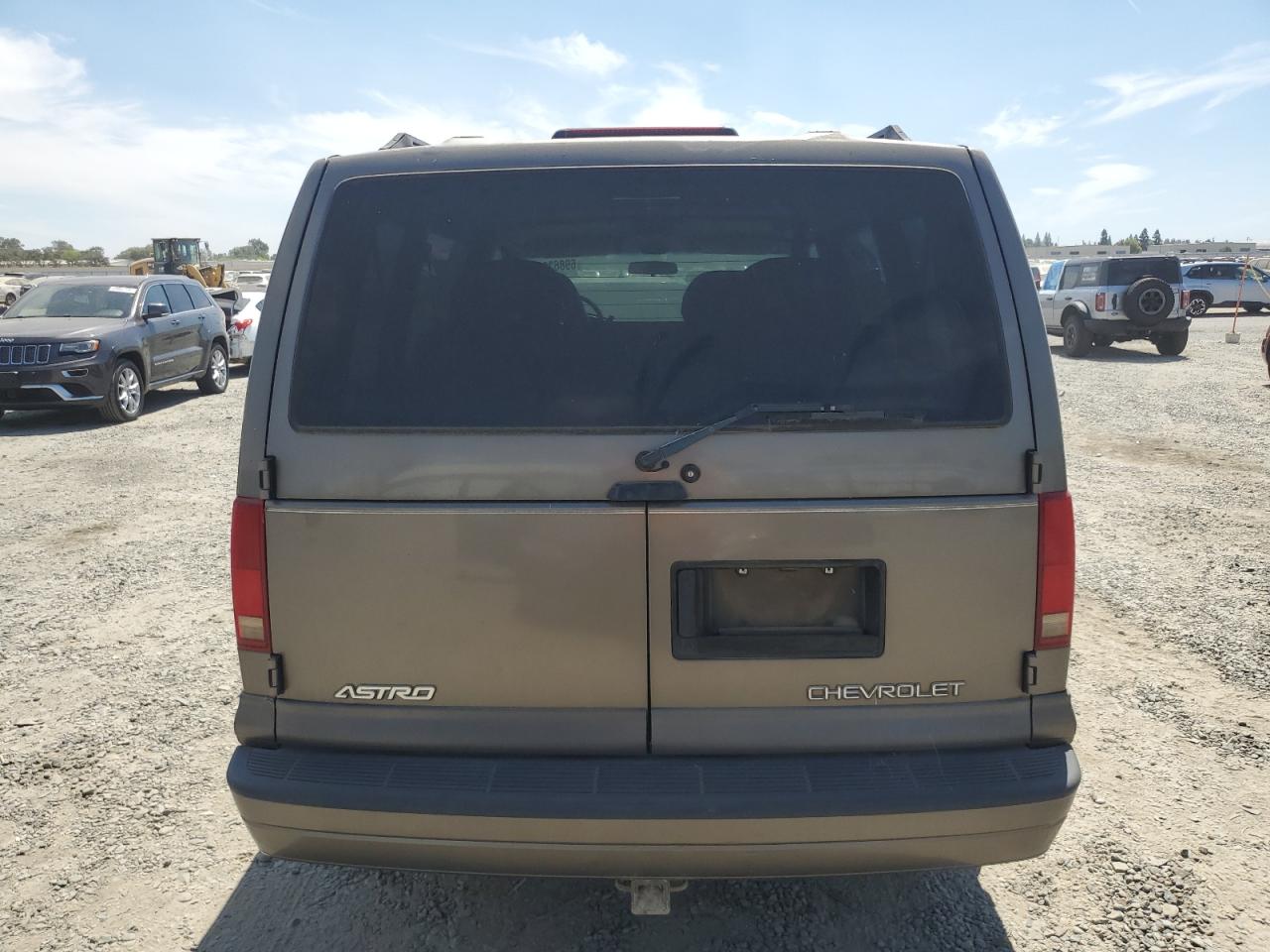 1999 Chevrolet Astro Tan vin: 1GNDM19W9XB126799