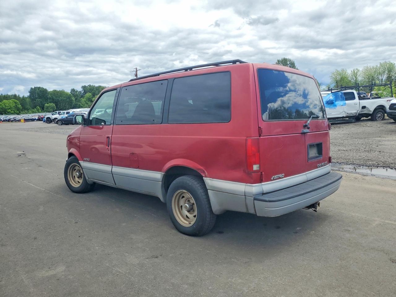 1999 Chevrolet Astro Red vin: 1GNDM19W9XB138810