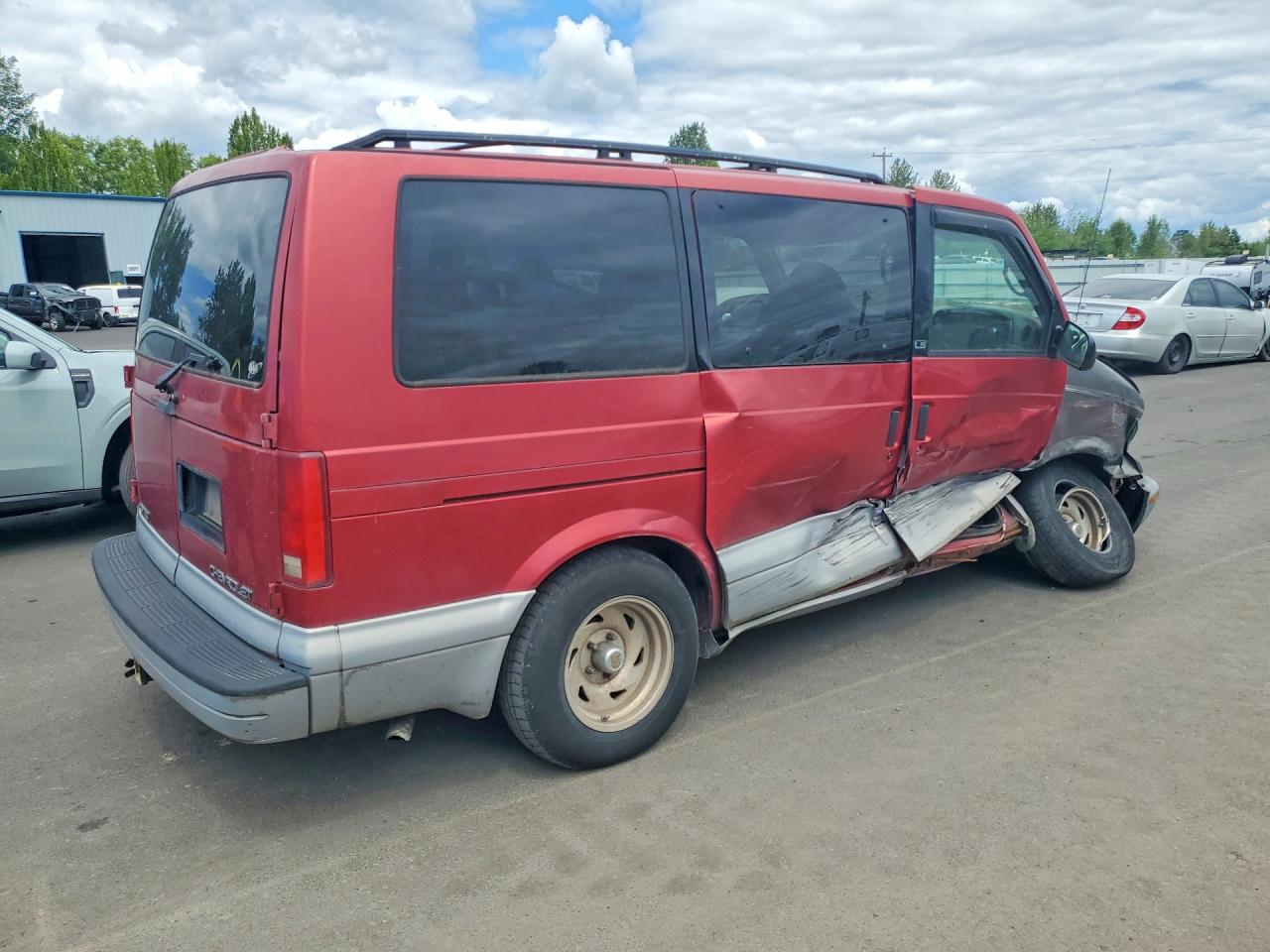 1999 Chevrolet Astro Red vin: 1GNDM19W9XB138810