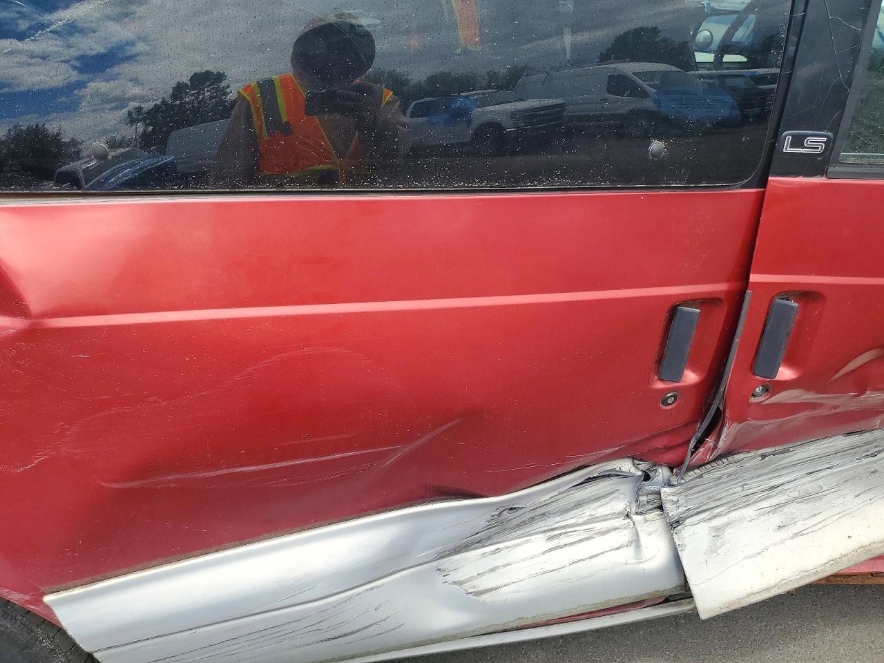 1999 Chevrolet Astro Red vin: 1GNDM19W9XB138810
