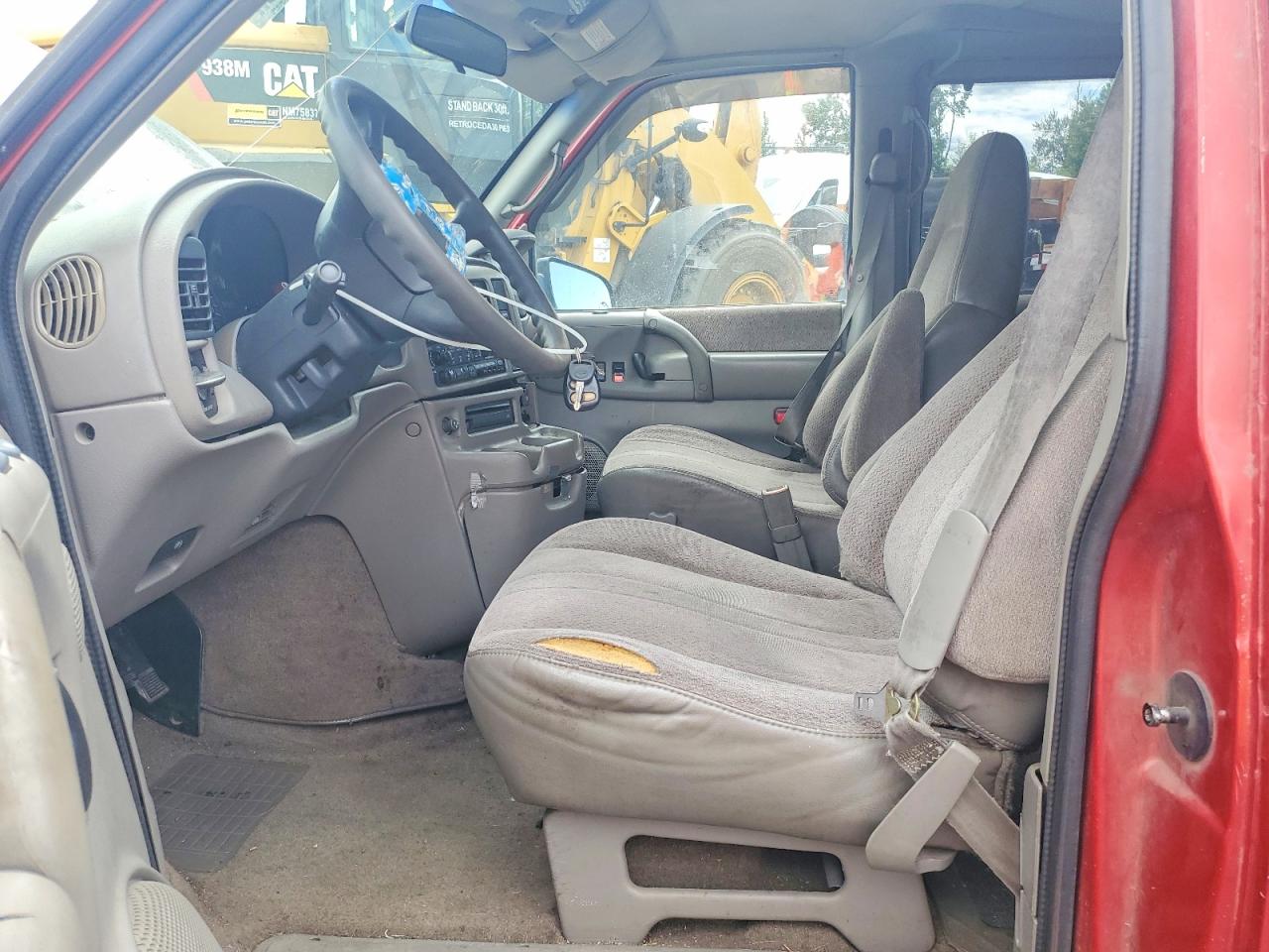 1999 Chevrolet Astro Red vin: 1GNDM19W9XB138810