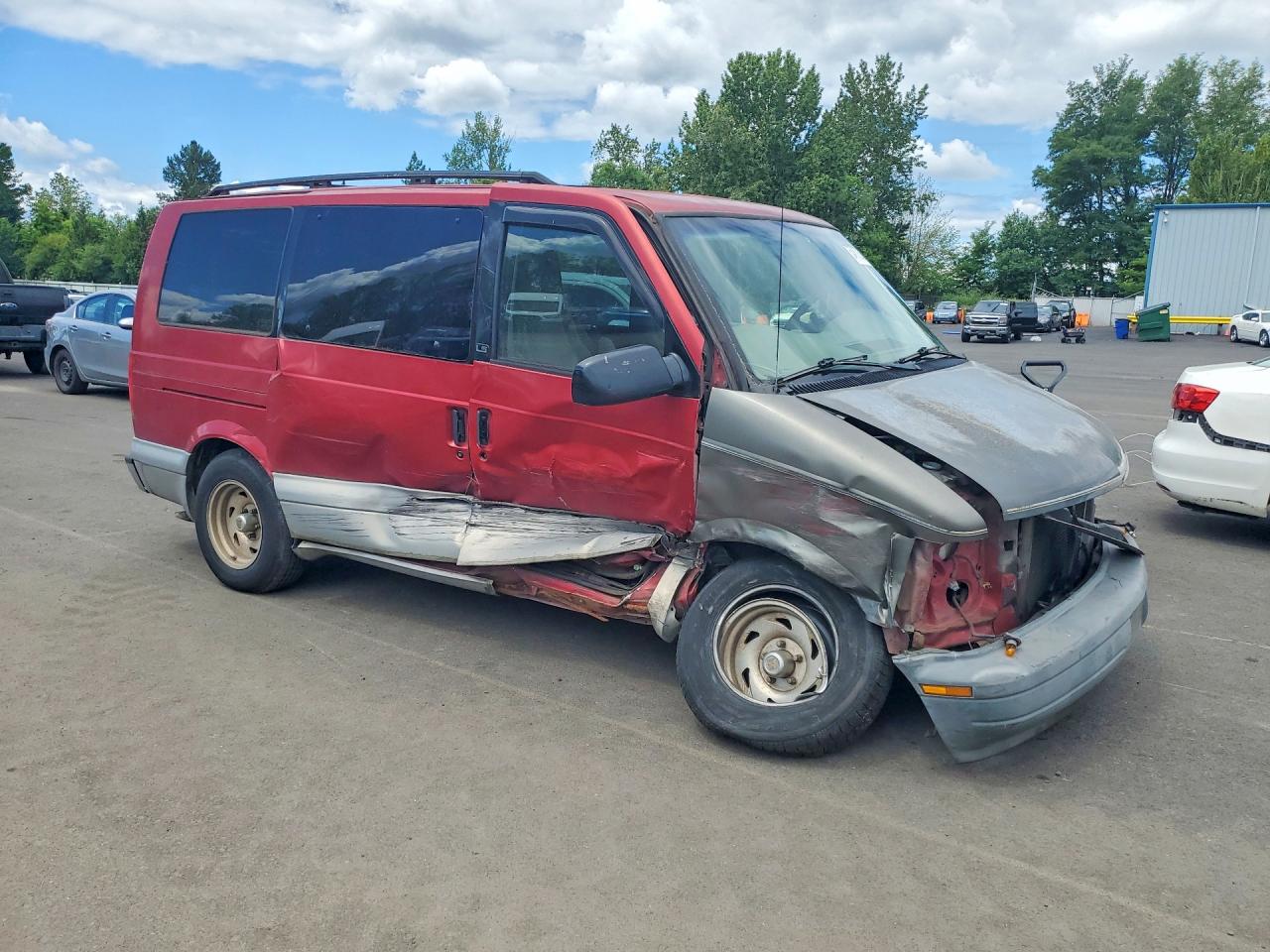 1999 Chevrolet Astro Red vin: 1GNDM19W9XB138810
