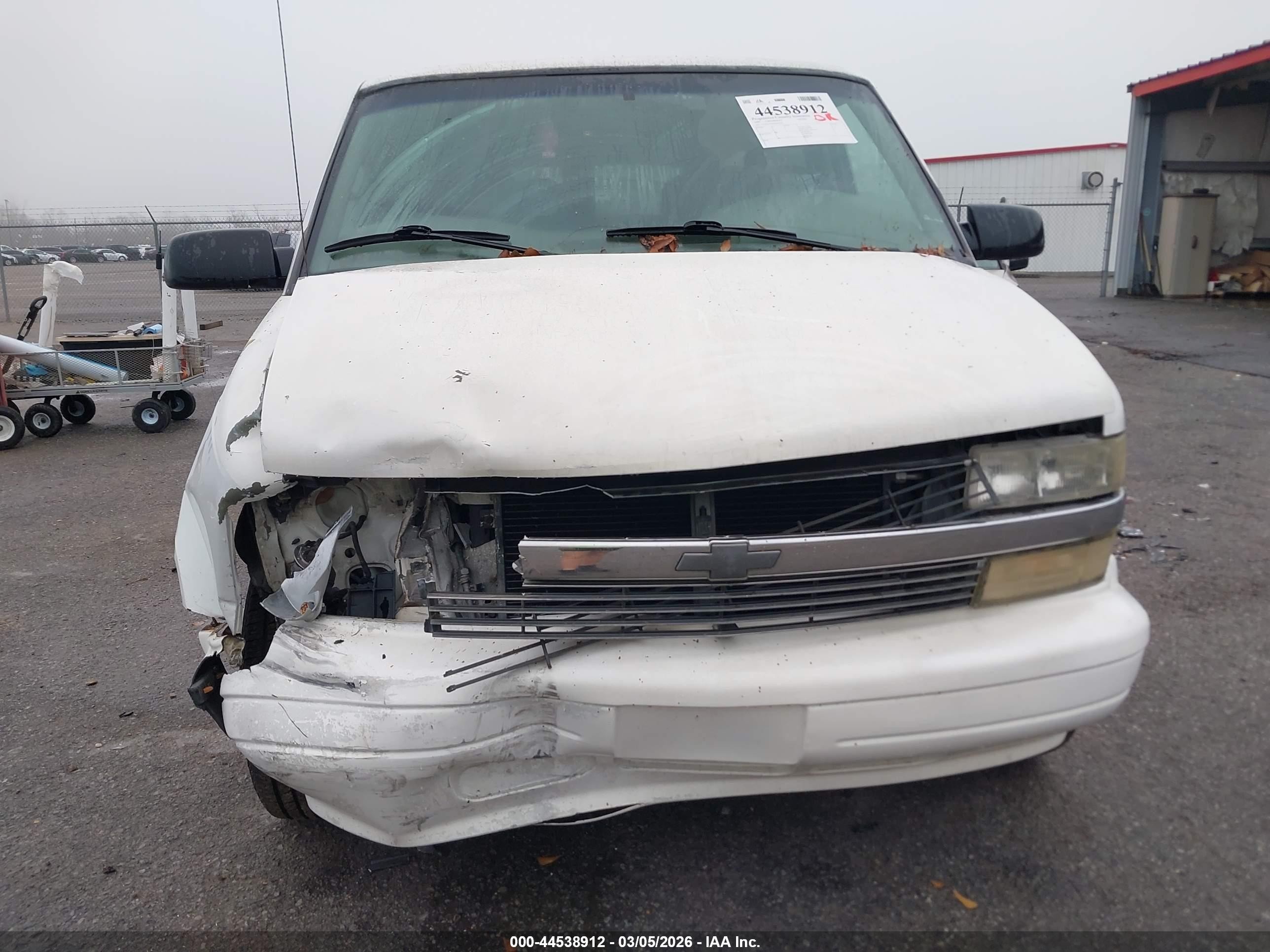 1999 Chevrolet Astro   White vin: 1GNDM19W9XB162041