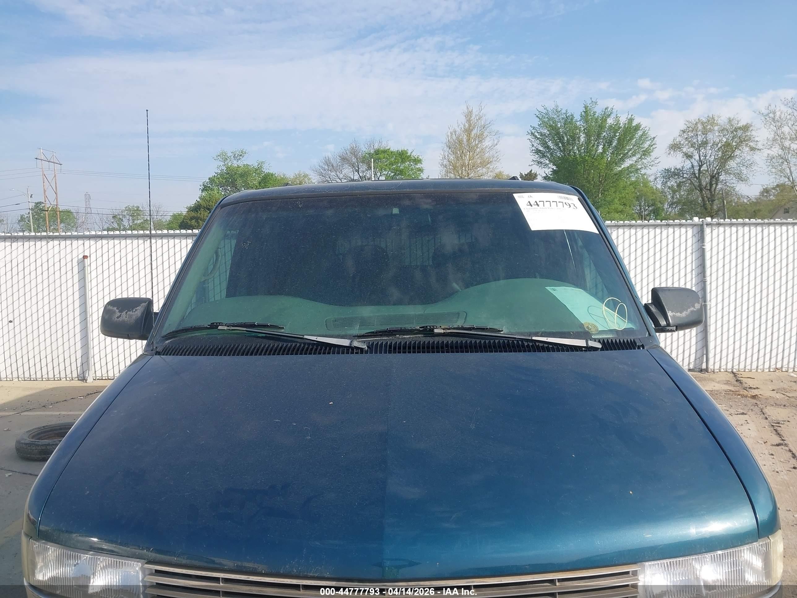 2000 Chevrolet Astro   Серый vin: 1GNDM19W9YB212616