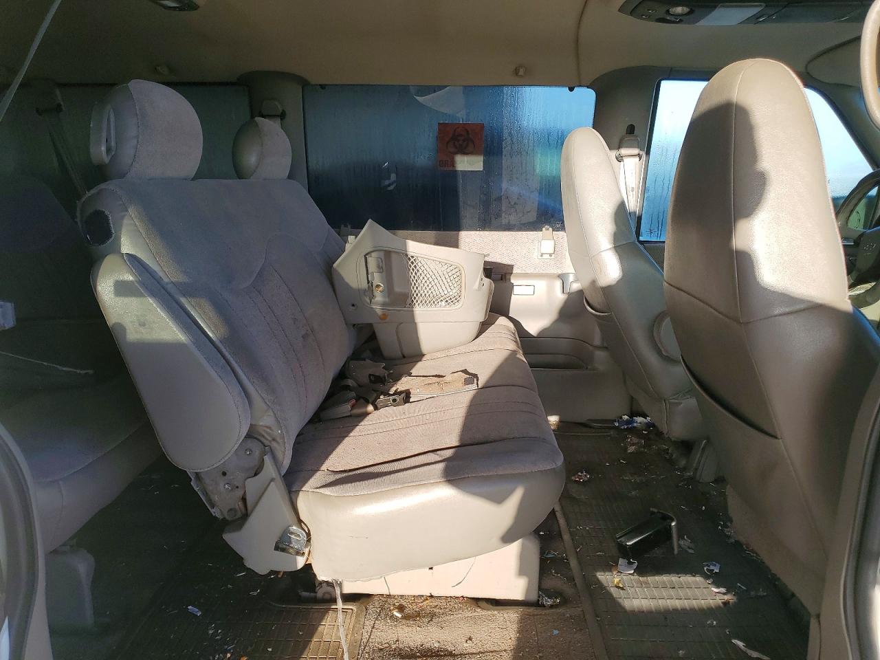 2001 Chevrolet Astro White vin: 1GNDM19WX1B126575