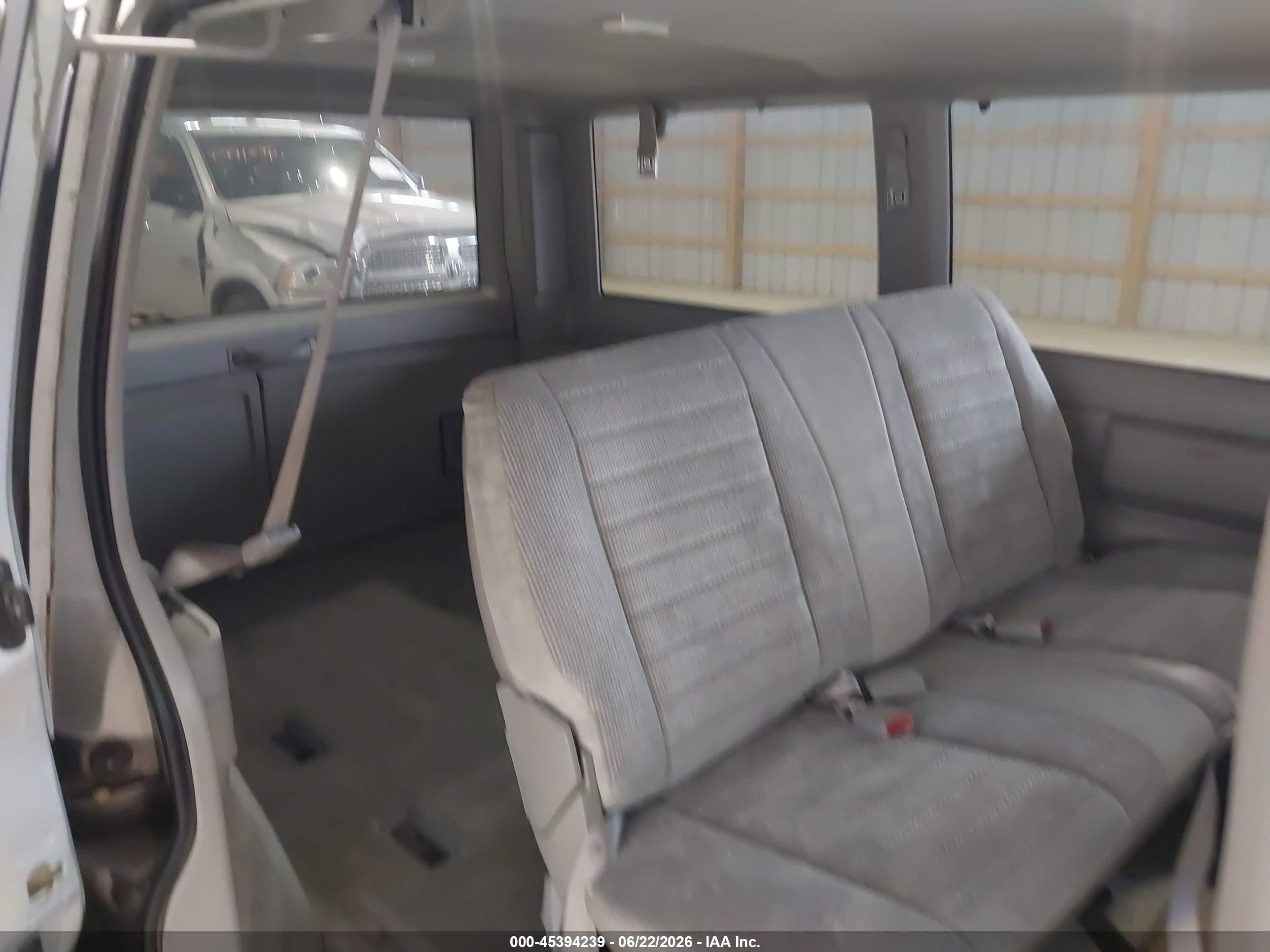 1995 Chevrolet Astro   Silver vin: 1GNDM19WXSB106490