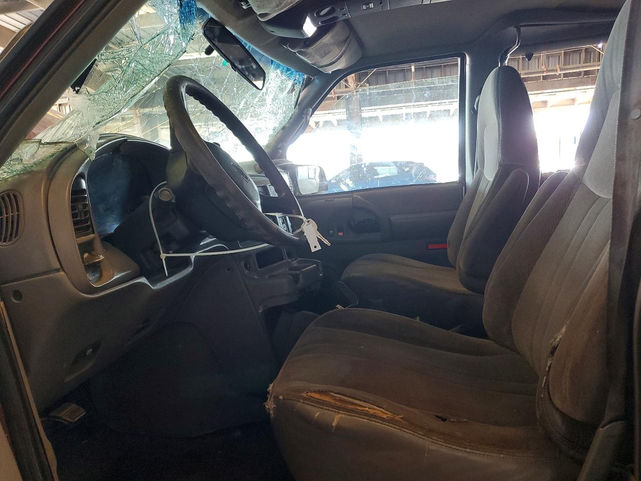 1999 Chevrolet Astro Maroon vin: 1GNDM19WXXB143451
