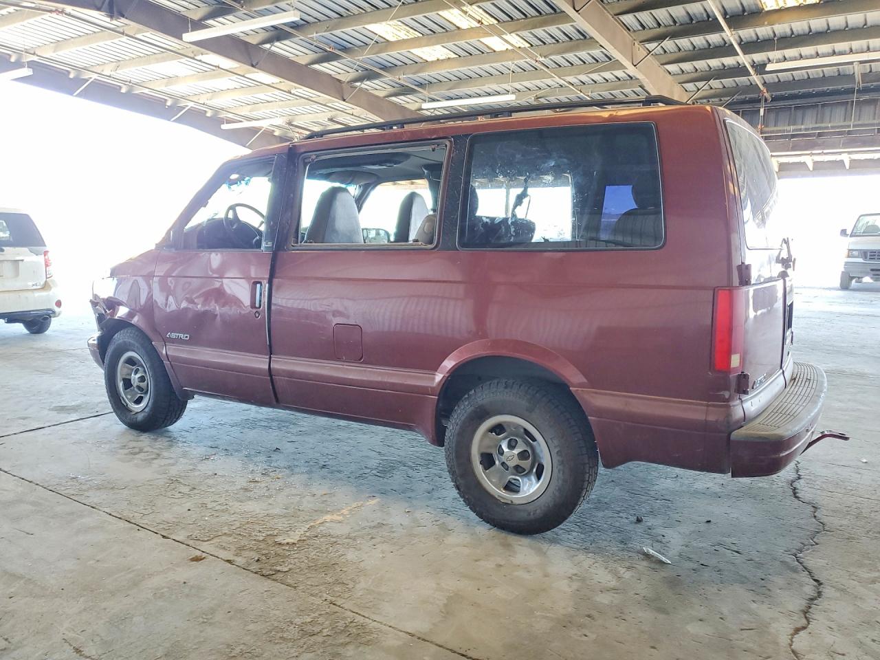 1999 Chevrolet Astro Maroon vin: 1GNDM19WXXB143451