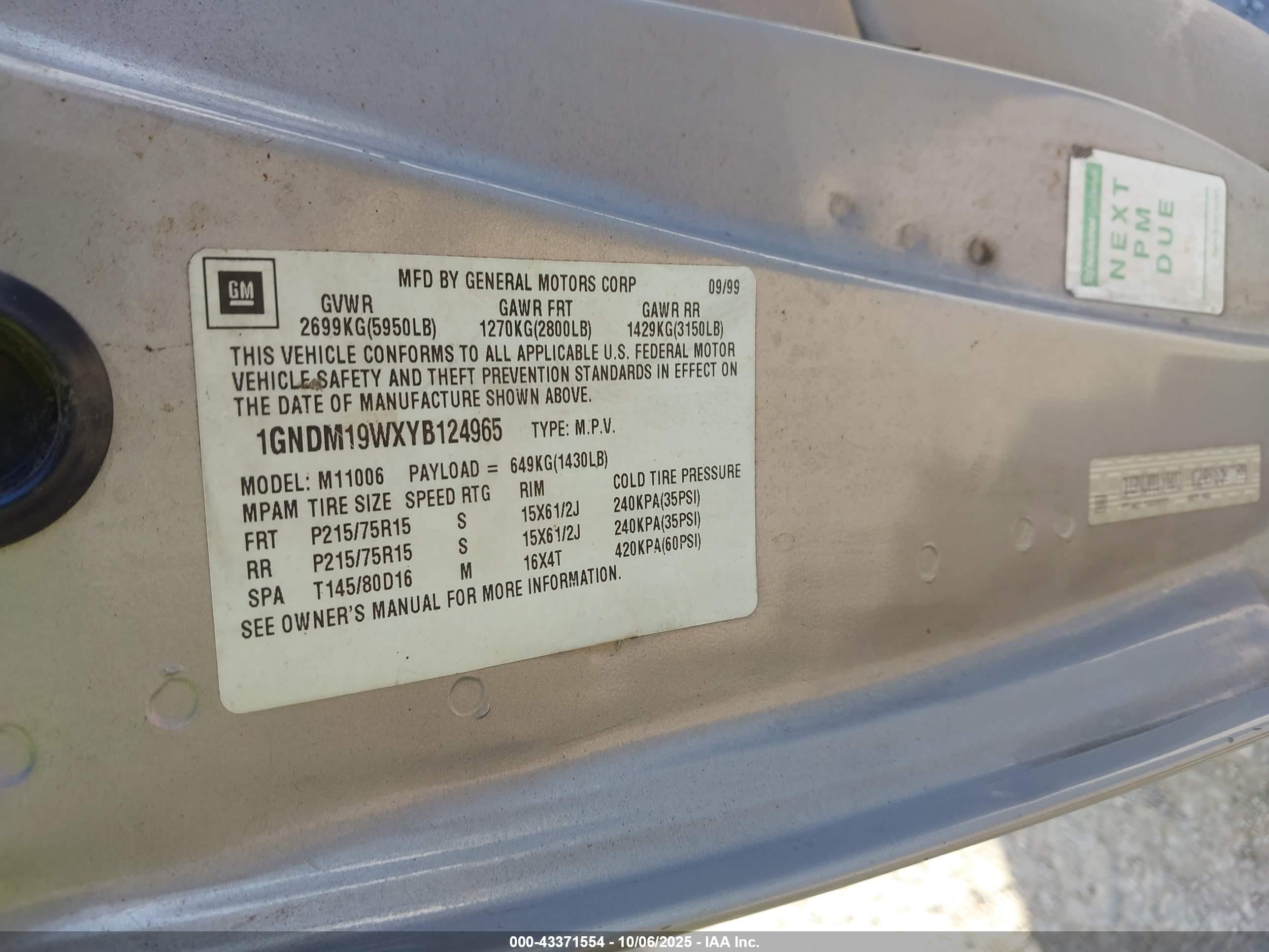2000 Chevrolet Astro   Серебряный vin: 1GNDM19WXYB124965