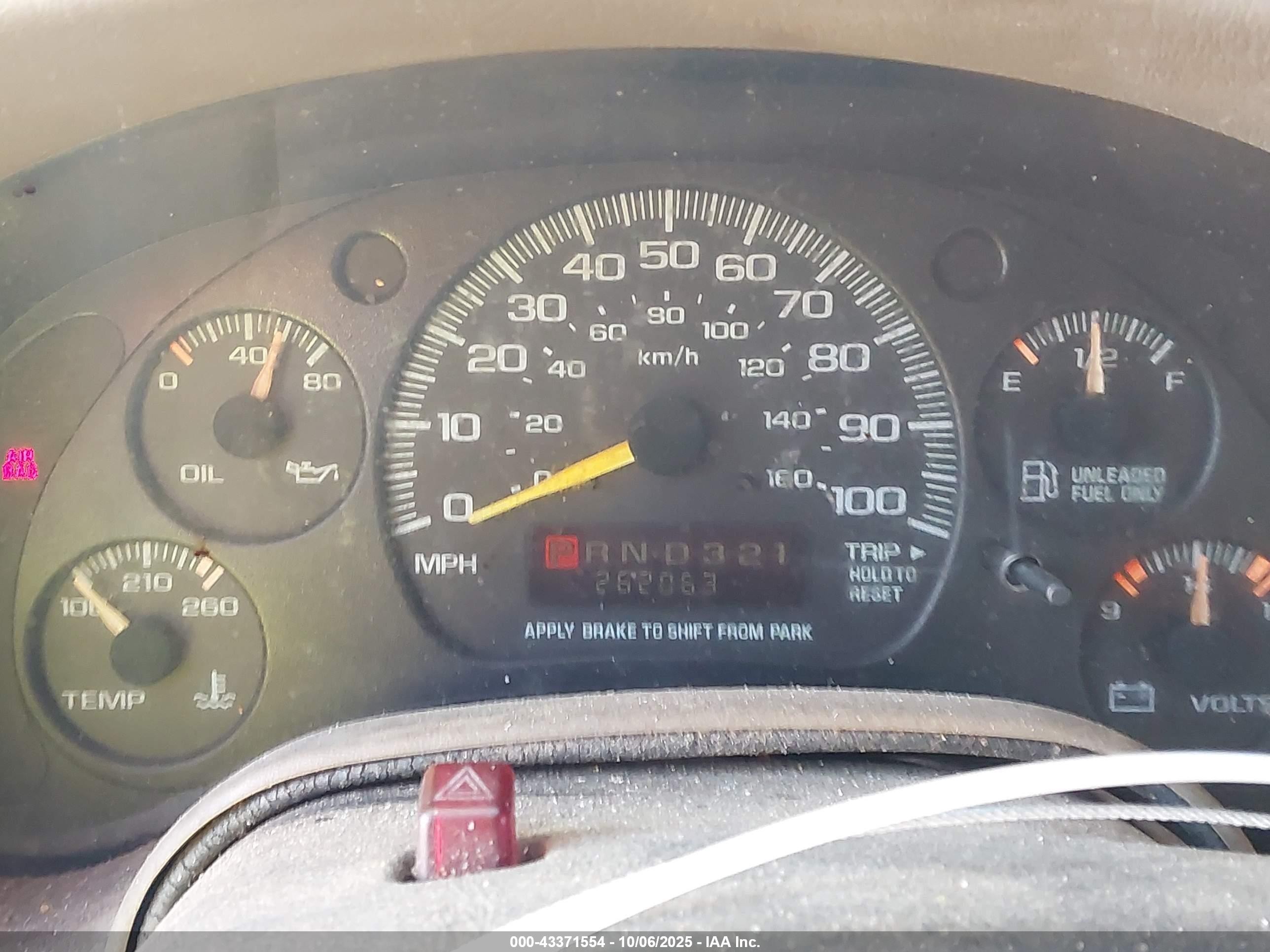 2000 Chevrolet Astro   Серебряный vin: 1GNDM19WXYB124965