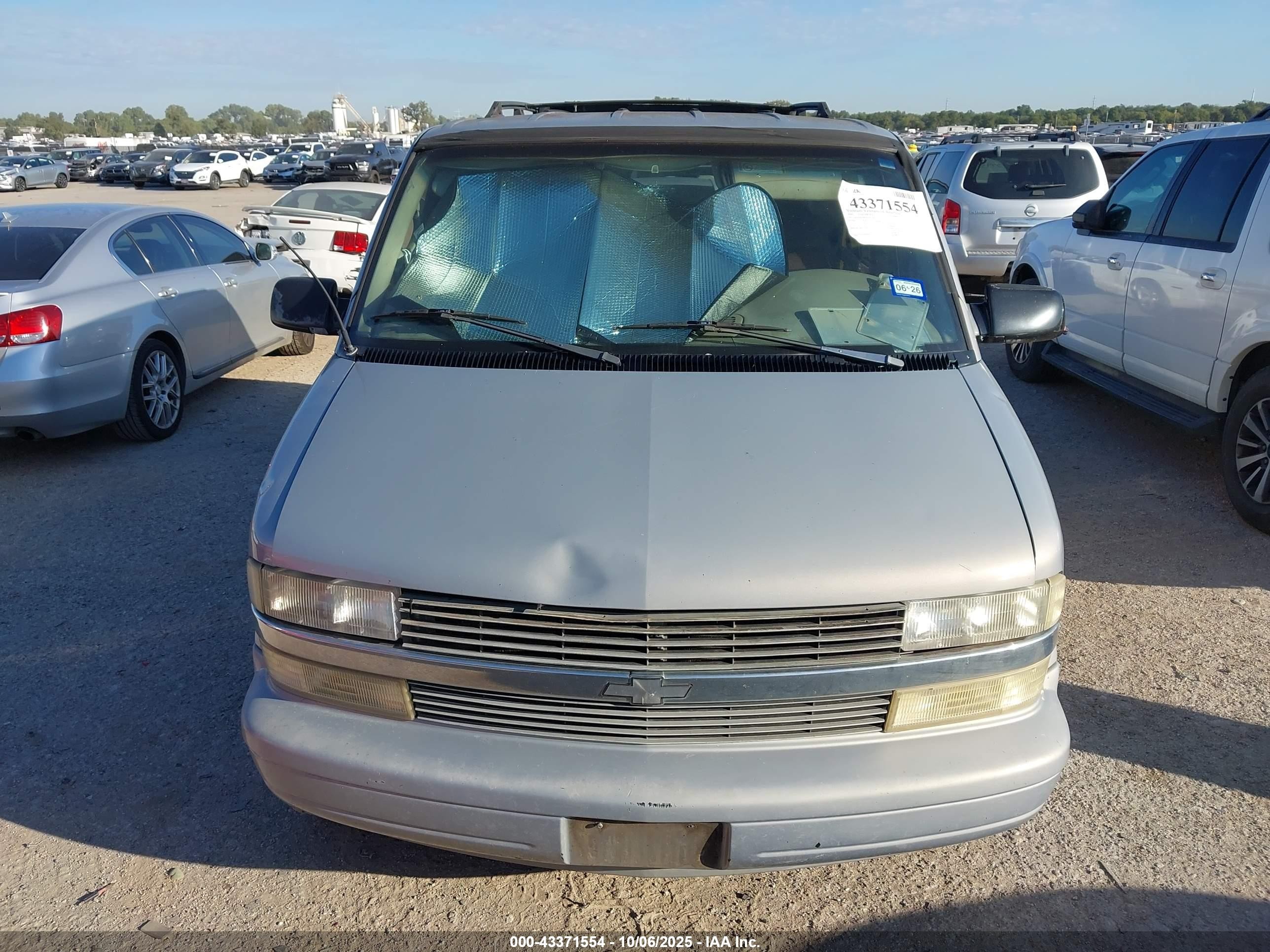 2000 Chevrolet Astro   Серебряный vin: 1GNDM19WXYB124965