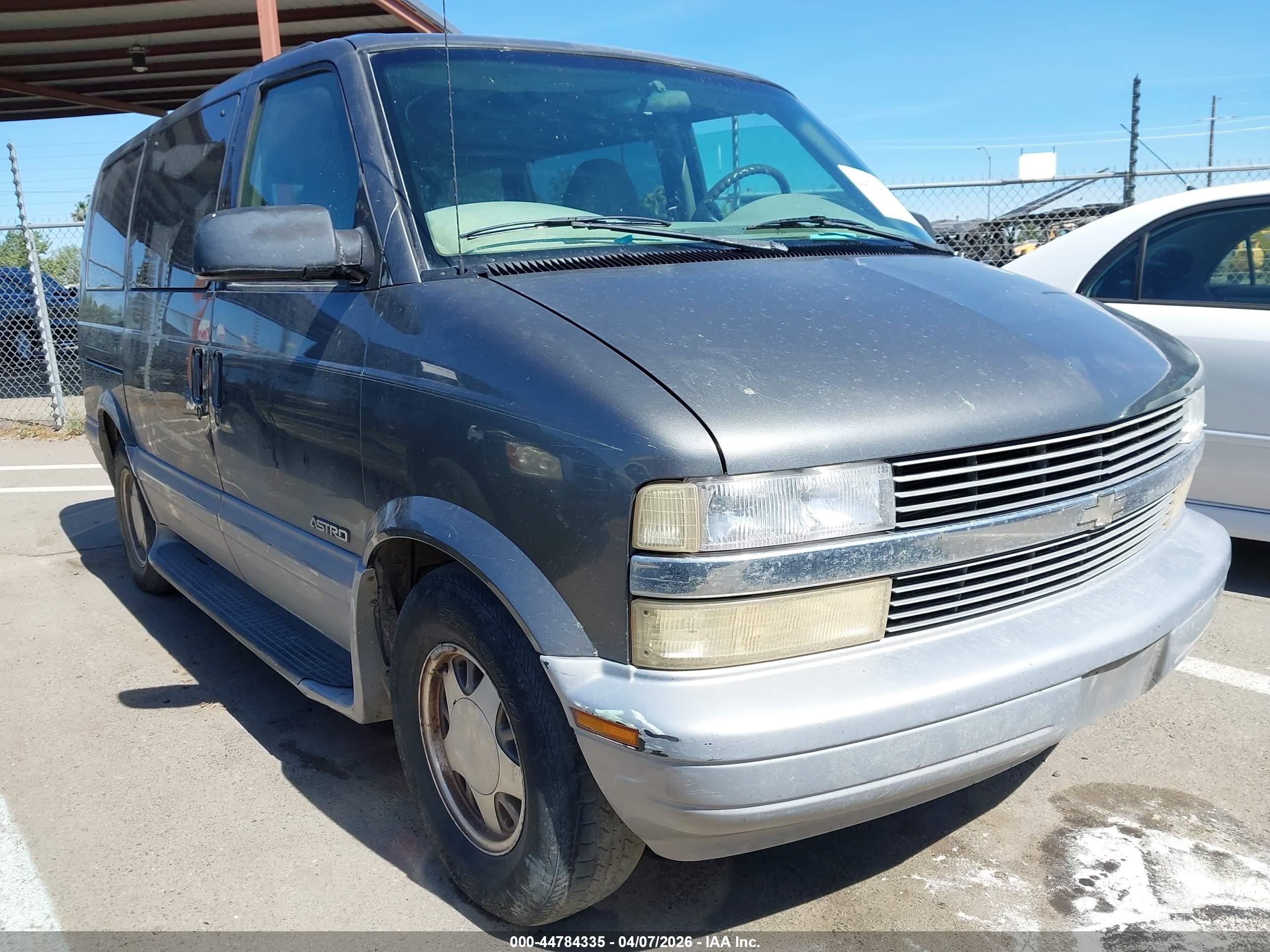 2000 Chevrolet Astro   Gray vin: 1GNDM19WXYB137747