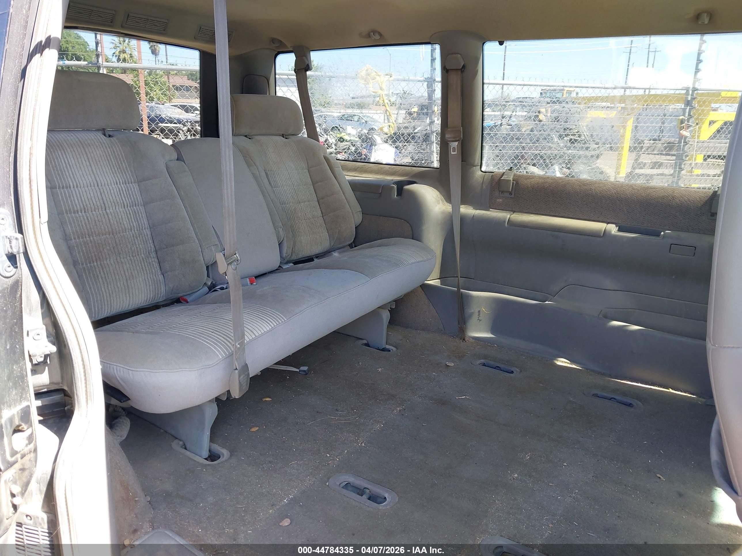 2000 Chevrolet Astro   Gray vin: 1GNDM19WXYB137747