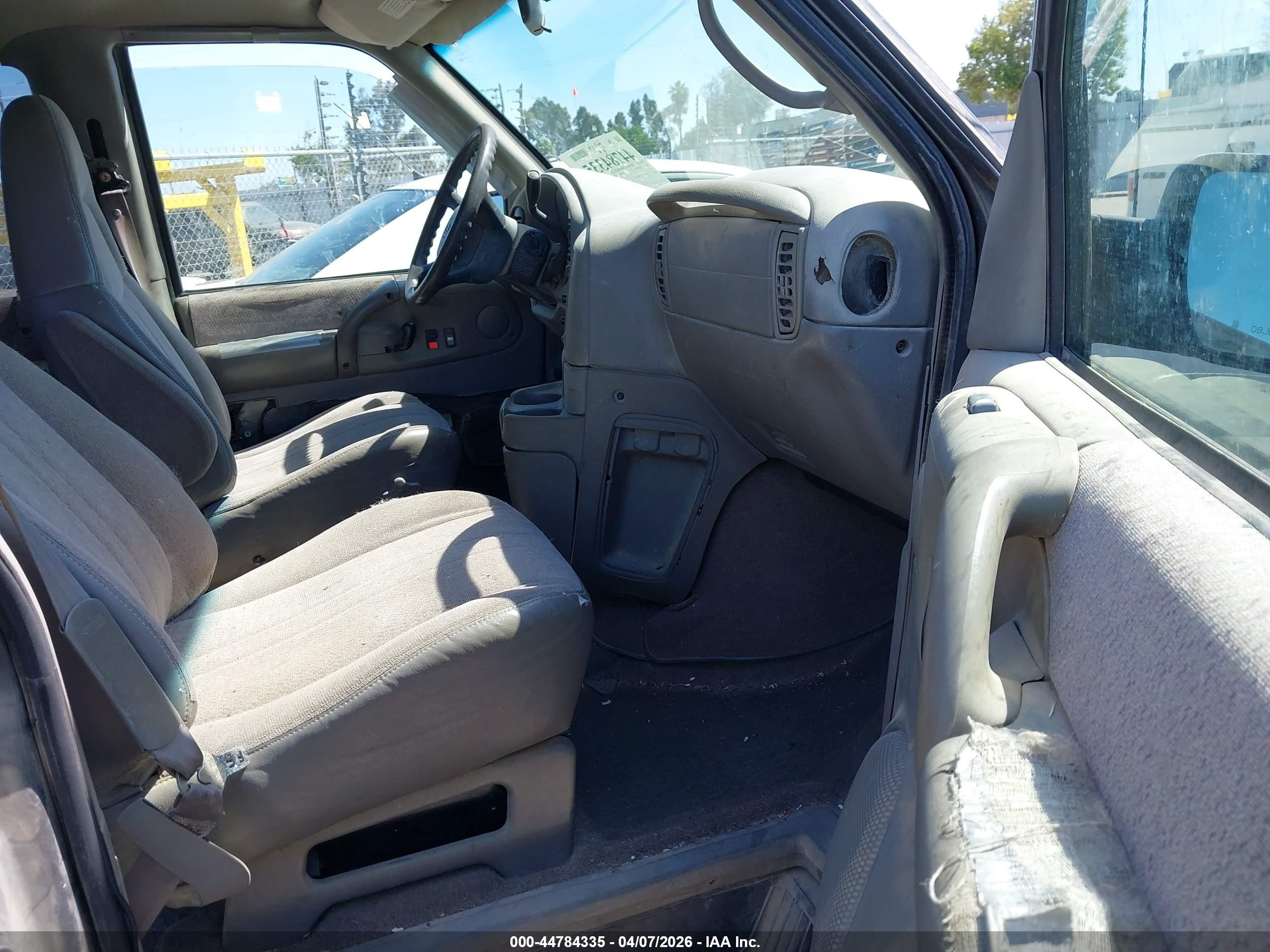 2000 Chevrolet Astro   Gray vin: 1GNDM19WXYB137747