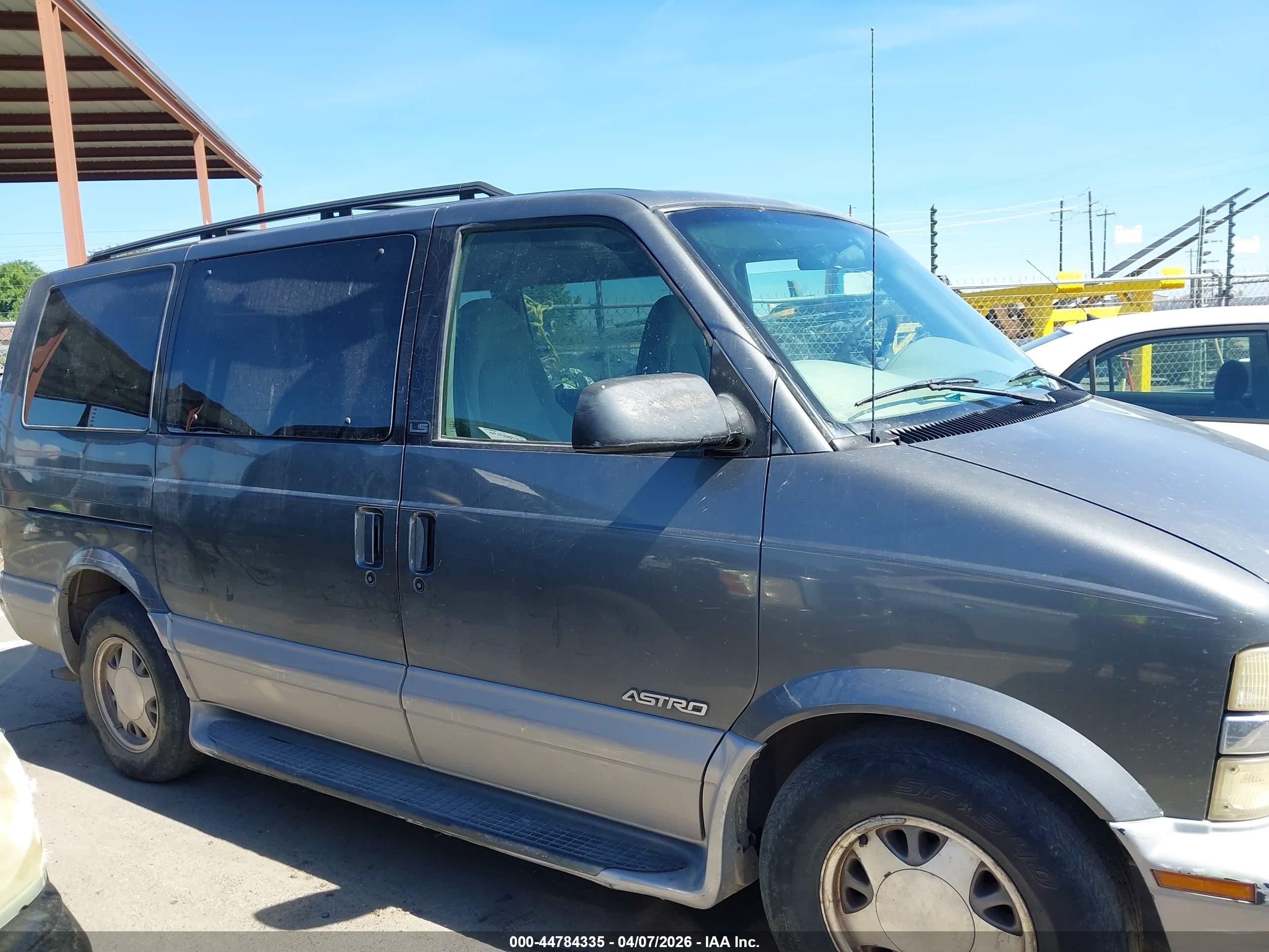 2000 Chevrolet Astro   Gray vin: 1GNDM19WXYB137747