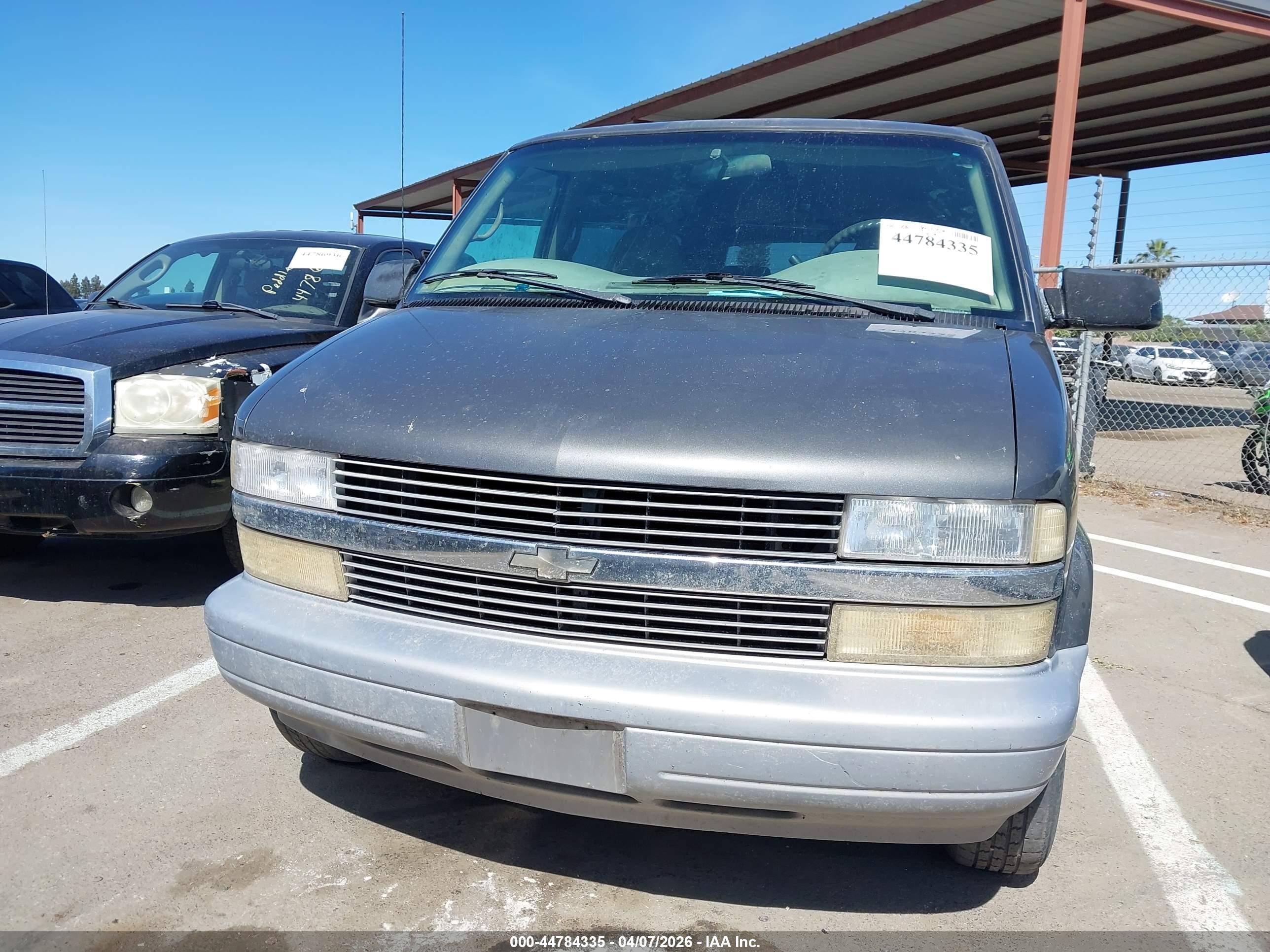 2000 Chevrolet Astro   Gray vin: 1GNDM19WXYB137747