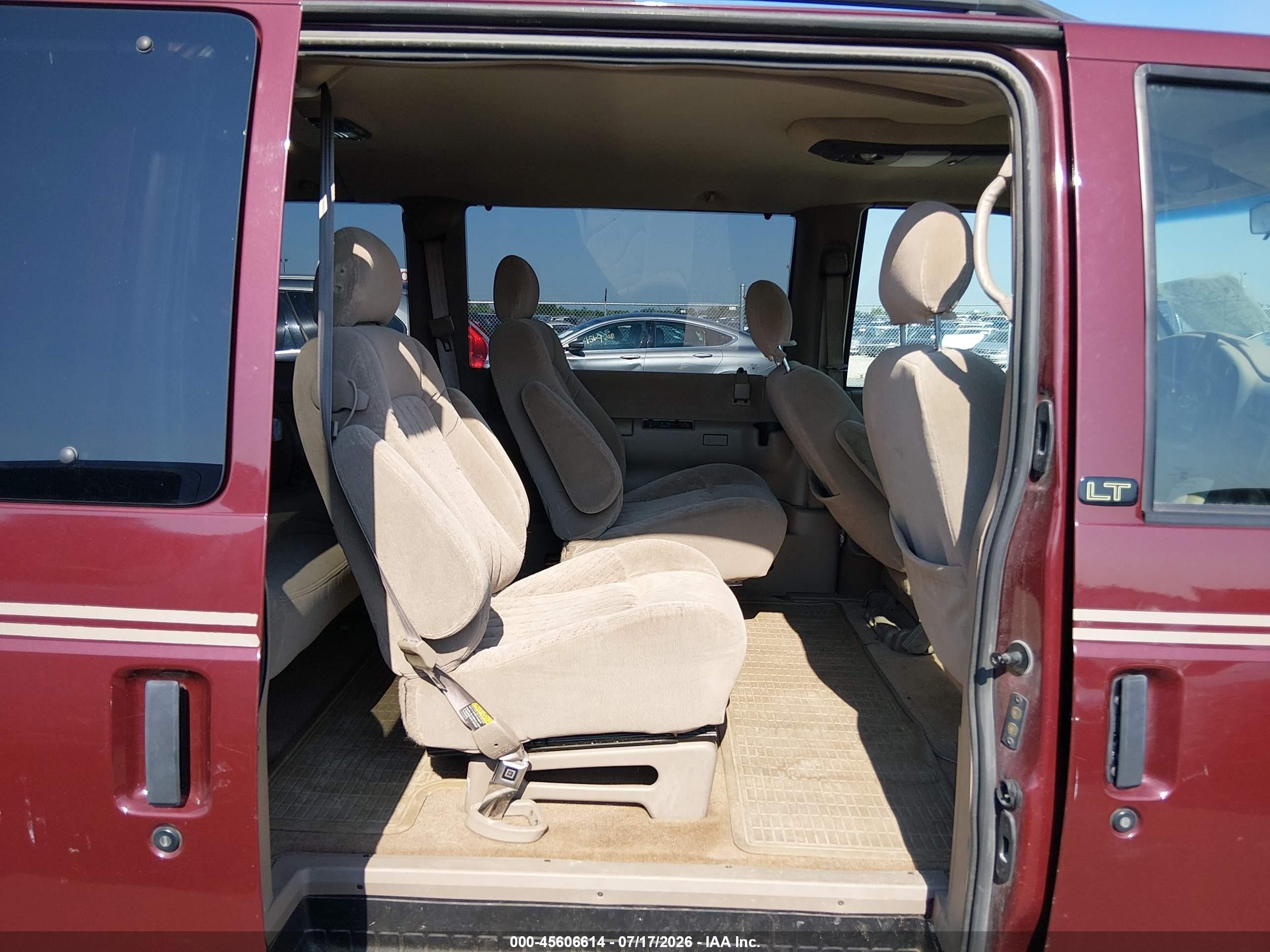 2003 Chevrolet Astro Passenger   Бордовый vin: 1GNDM19X03B147429