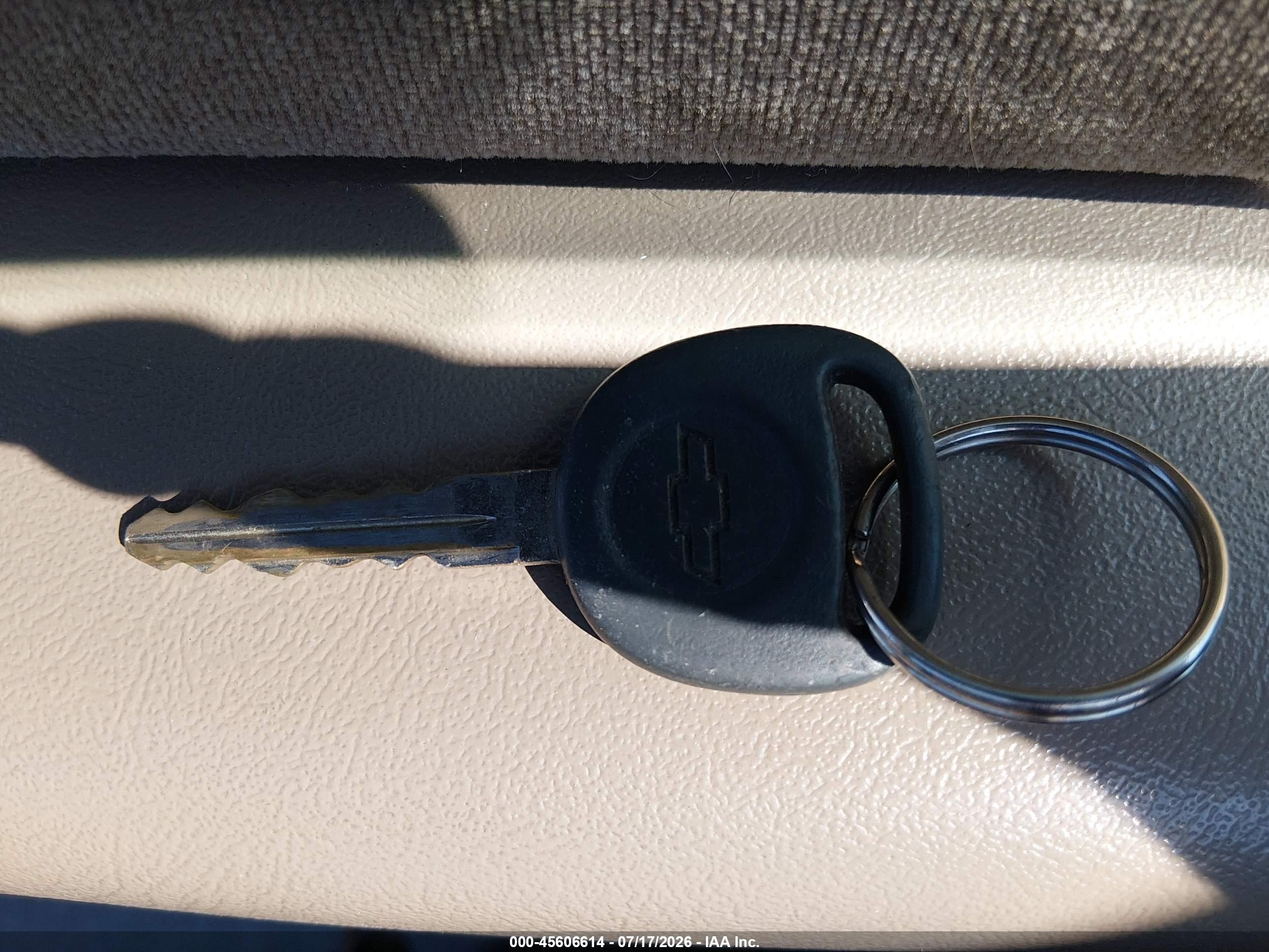 2003 Chevrolet Astro Passenger   Бордовый vin: 1GNDM19X03B147429